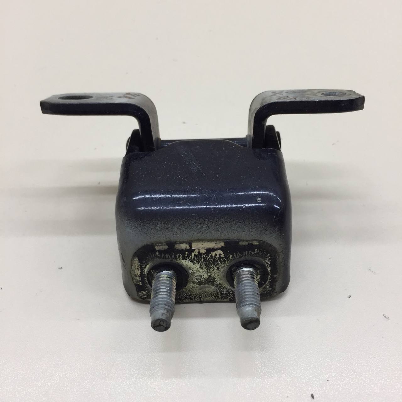 Петля двери задней левой верхняя Suzuki Grand Vitara 2005-2015