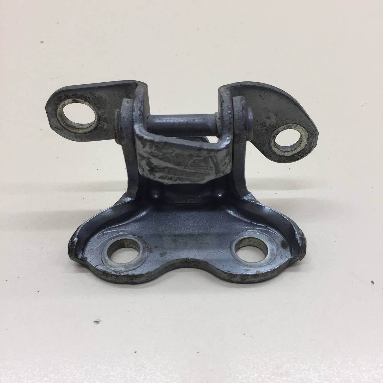 Петля двери задней правой верхняя Toyota Camry (XV50) 2011-2017