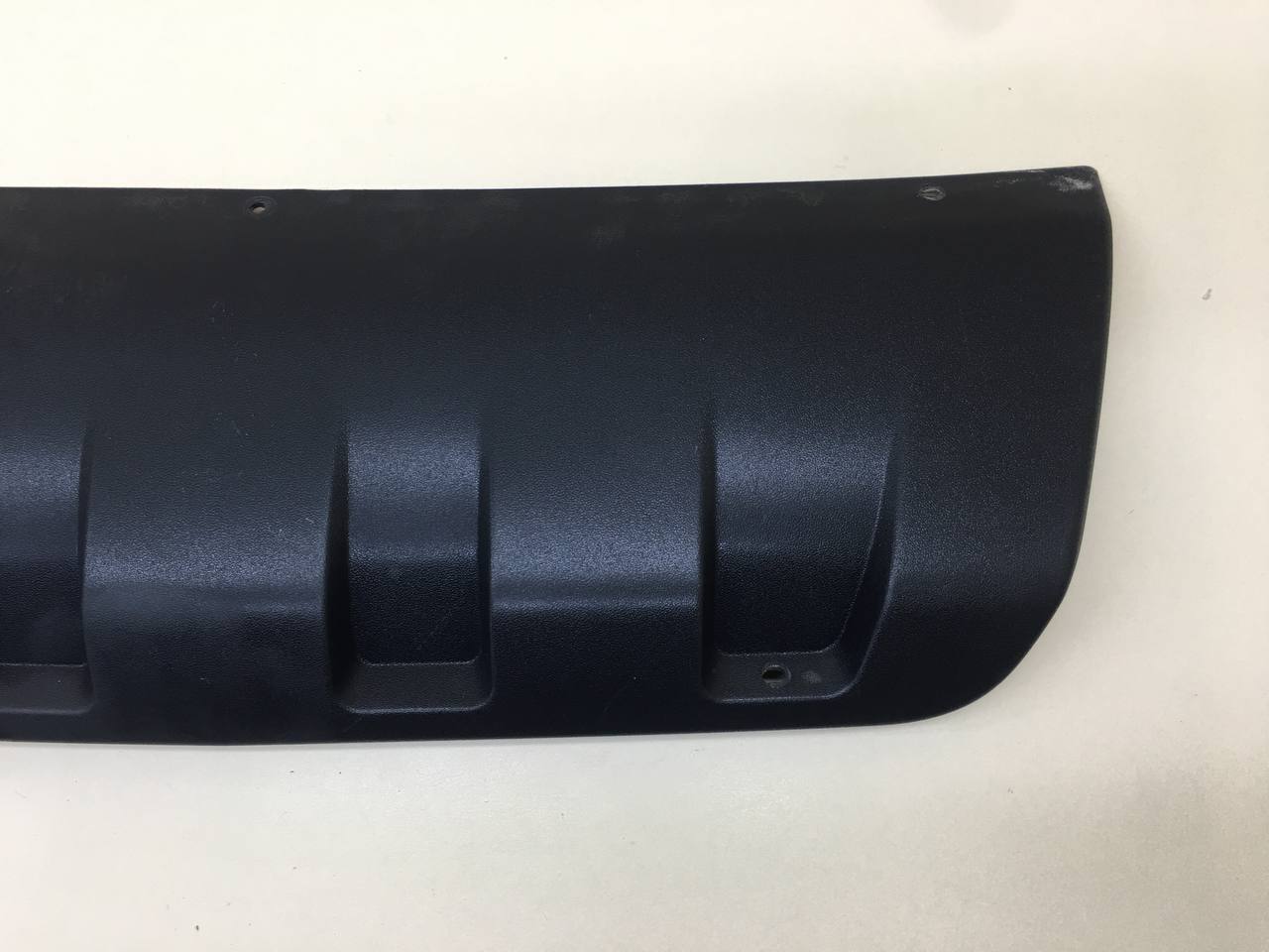 Накладка переднего бампера центральная Chevrolet Niva 2009-2020