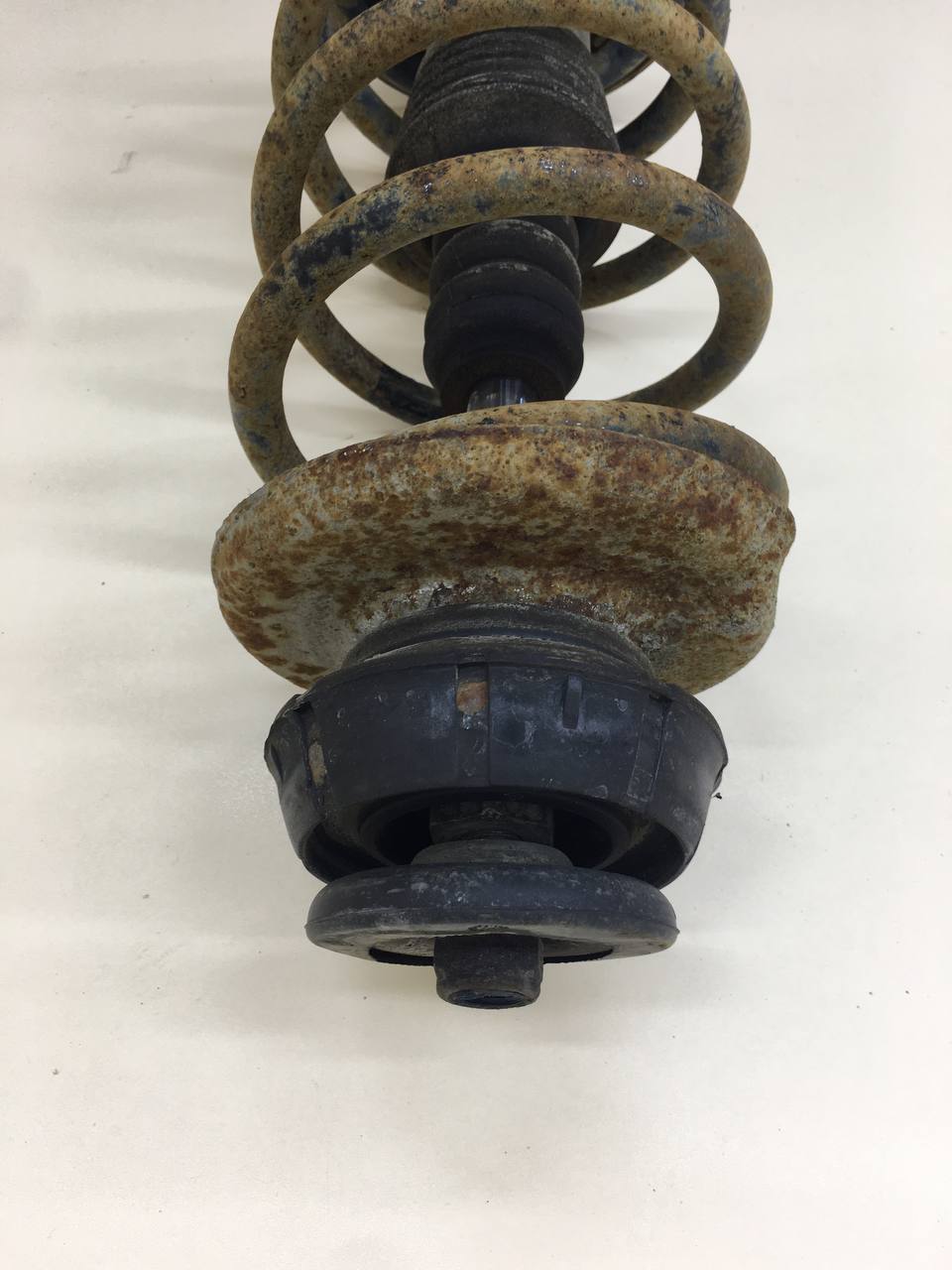 Амортизатор передний Renault Logan (1) 2005-2014