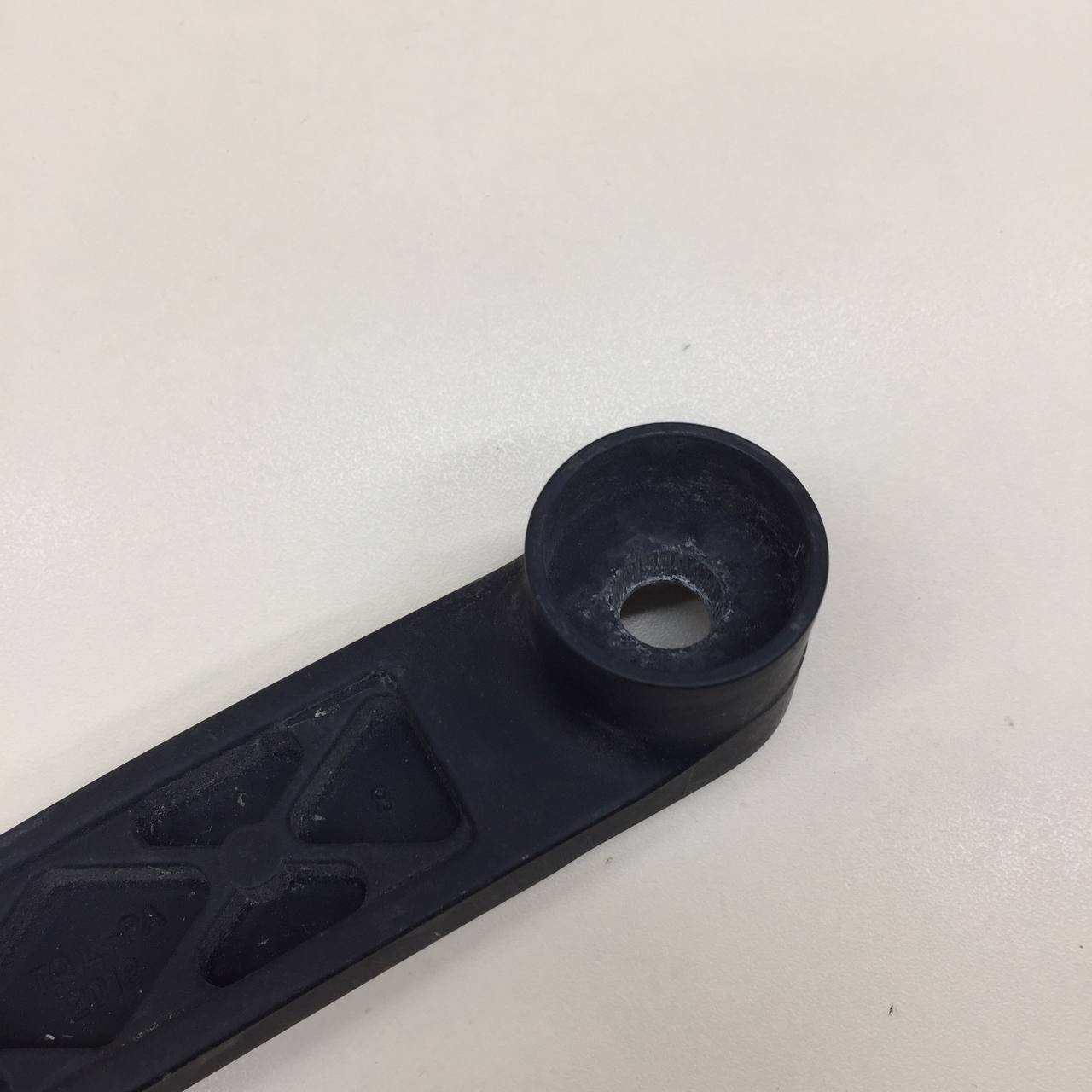 Поводок стеклоочистителя передний правый Hyundai Starex H1/Grand Starex 2007>