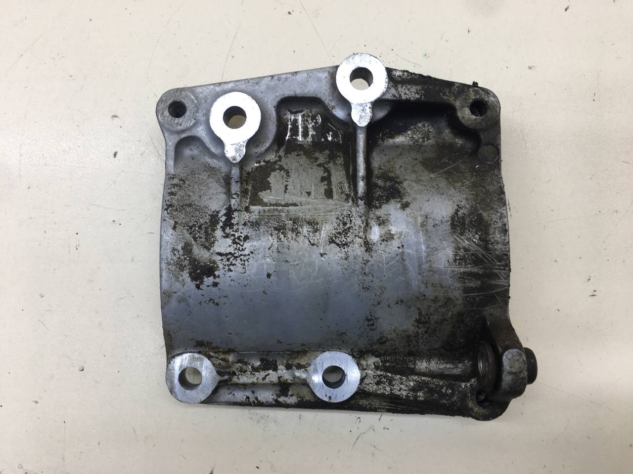 Кронштейн кондиционера Suzuki Liana 2001-2007