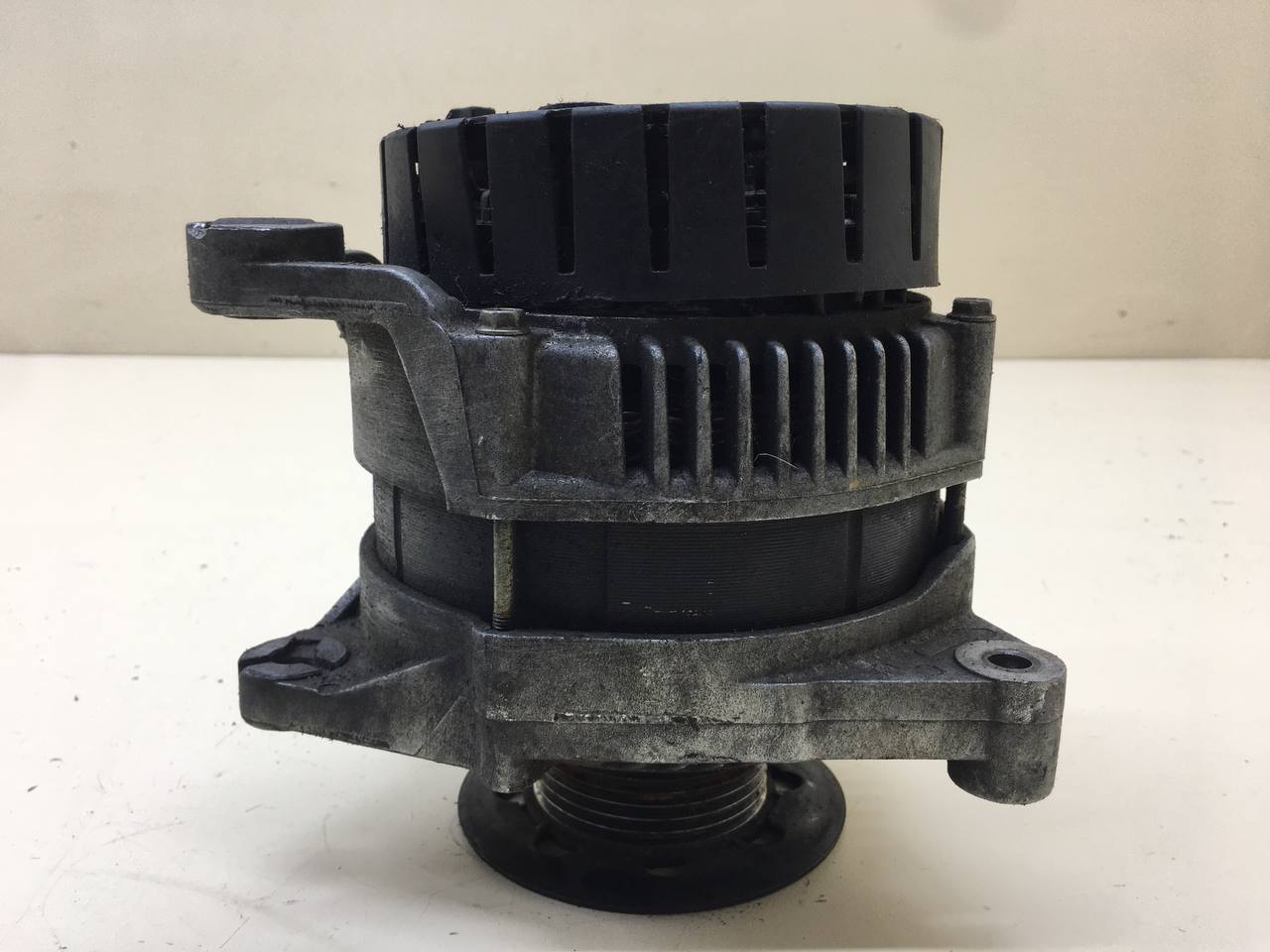 Генератор Volkswagen Passat B5 2000-2005