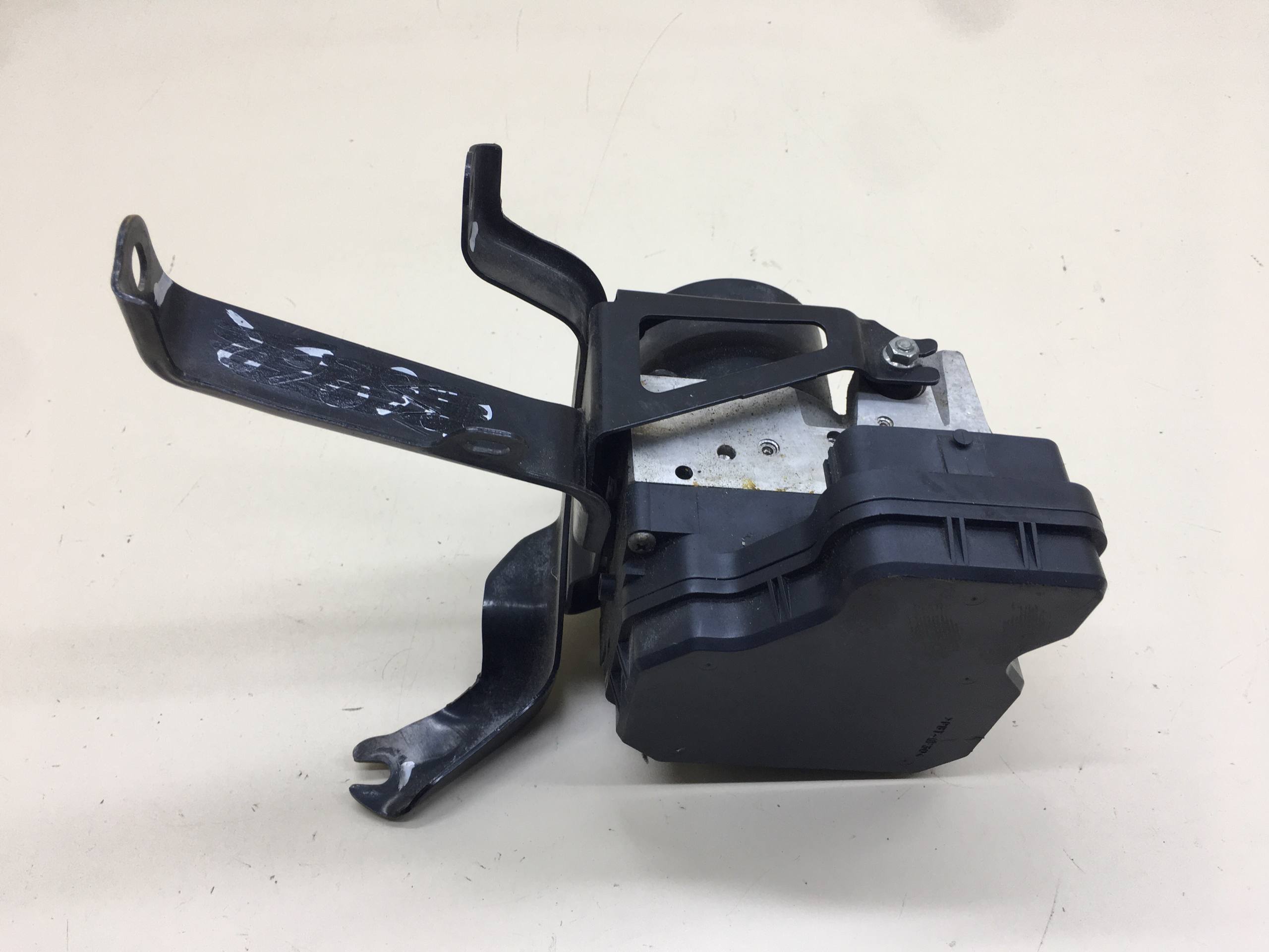 Блок ABS (насос) Subaru B9 Tribeca (WX/W10) 2004-2008