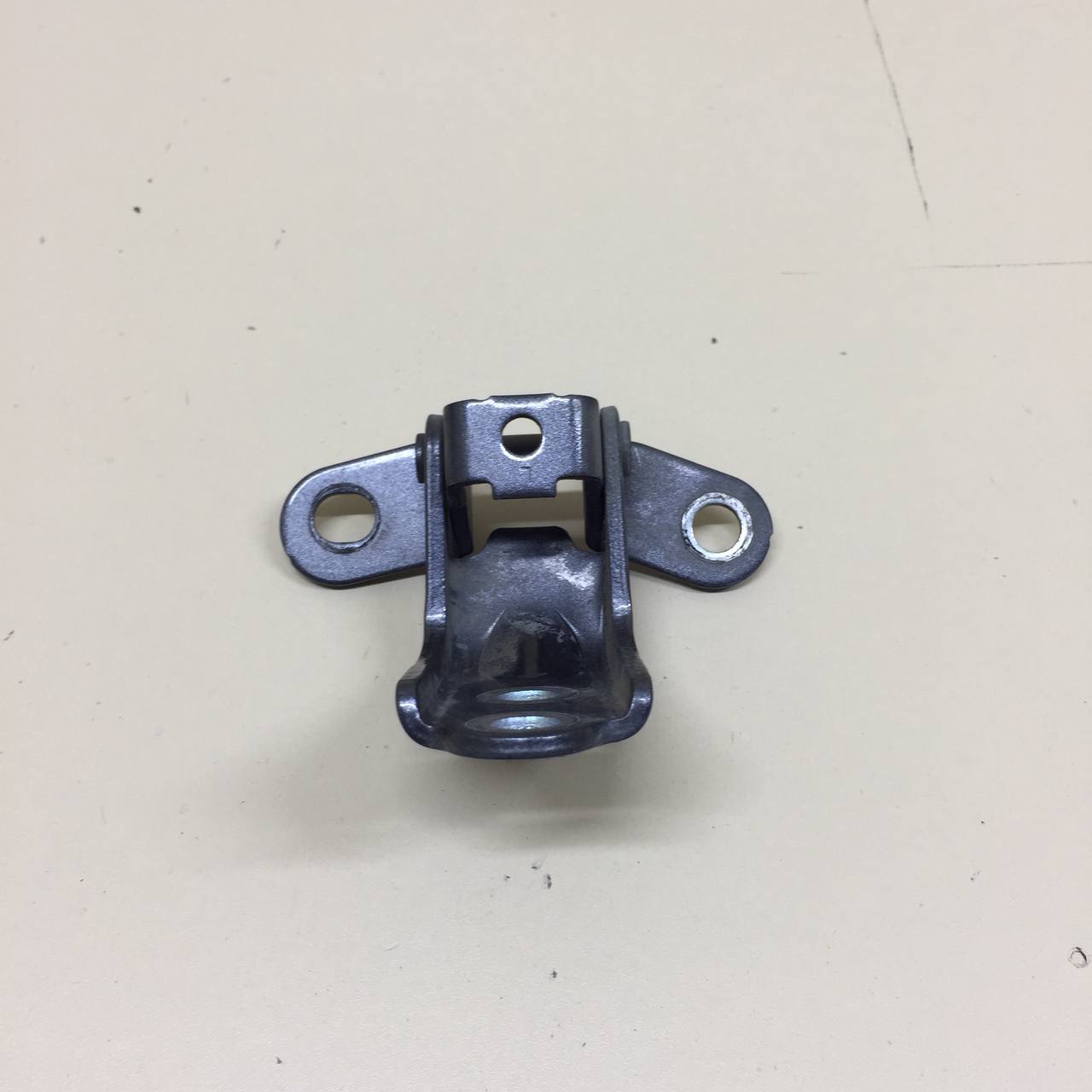 Петля двери задней левой нижняя Kia Rio X-Line 2017>