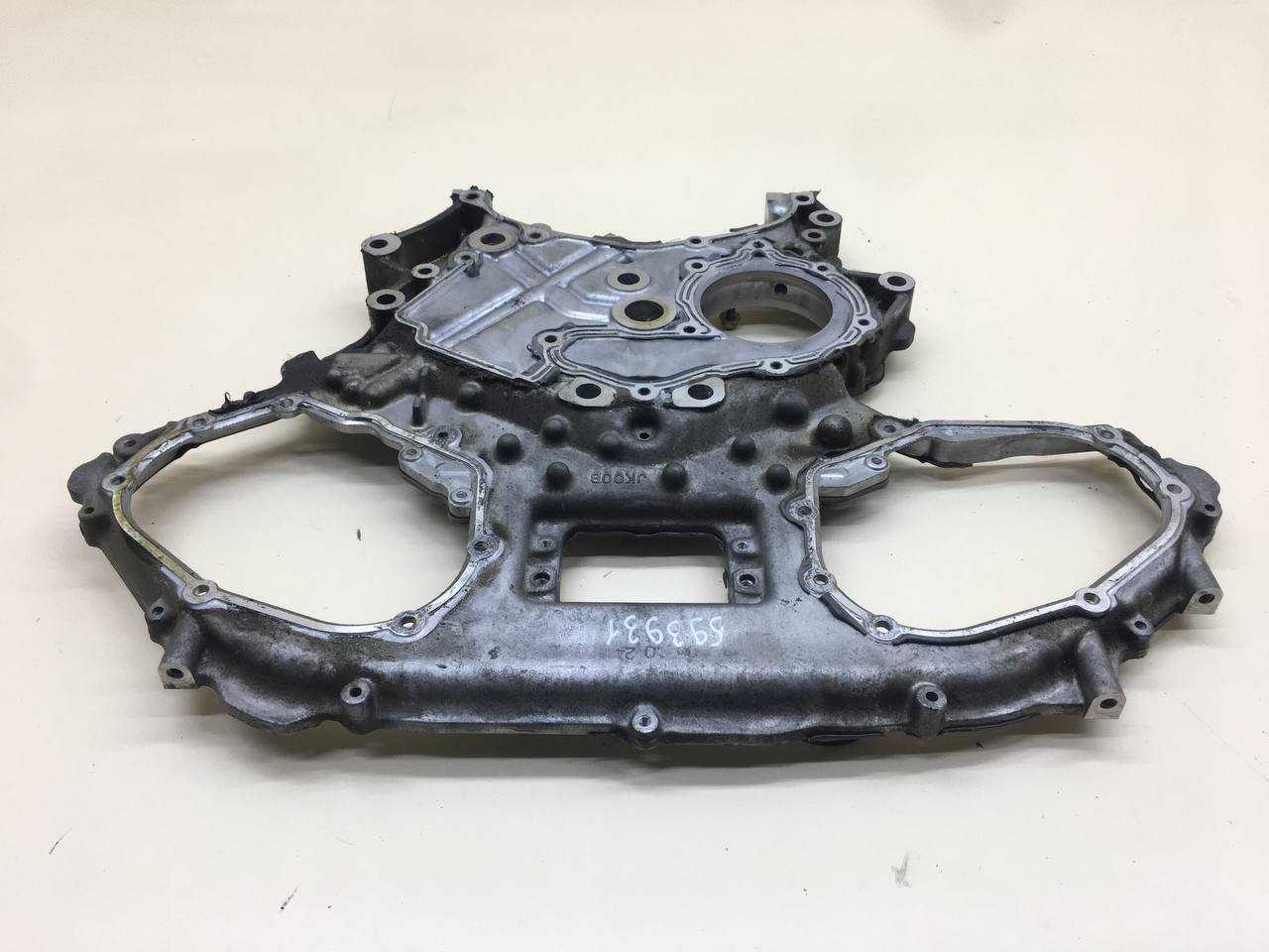 Крышка двигателя задняя Nissan Skyline (V36) 2006-2014