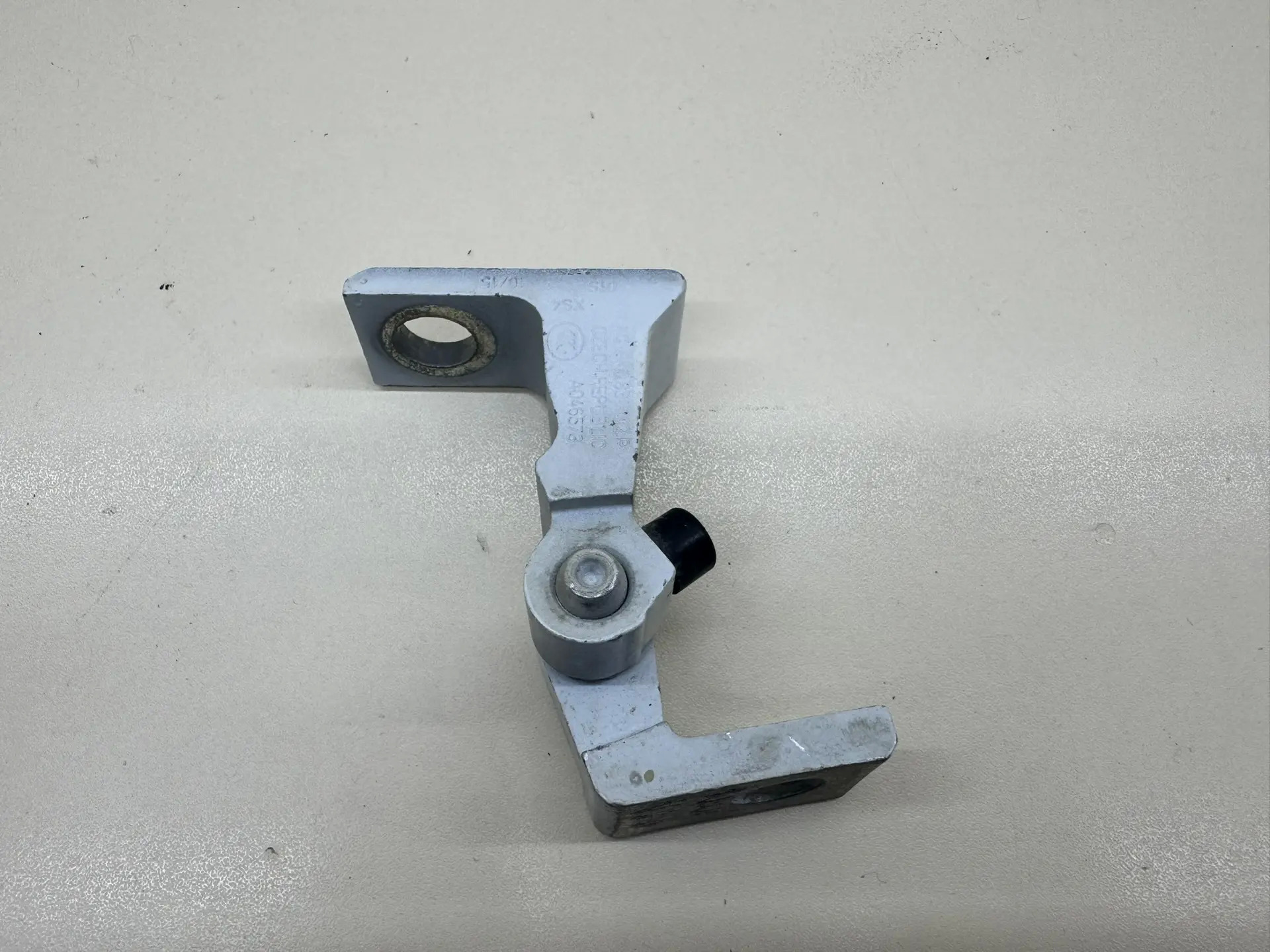 Петля двери Skoda Rapid 2012-2020