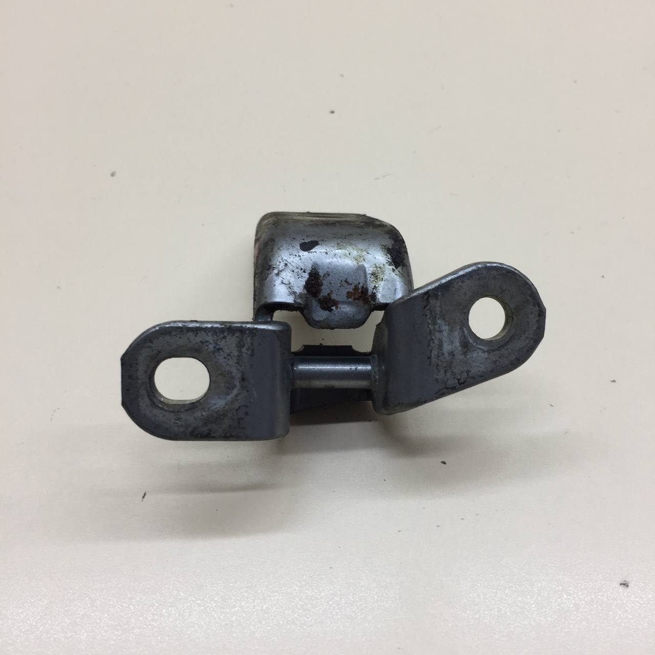 Петля двери передней правой верхняя Toyota Camry (XV50) 2011-2017