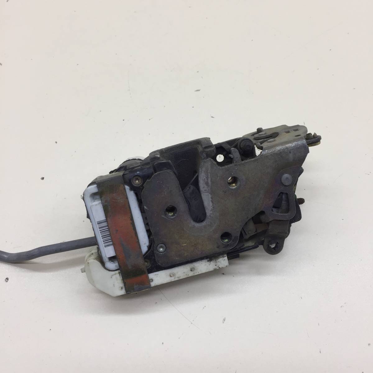 Замок двери передней левой Chevrolet TrailBlazer (GMT360) 2001-2010