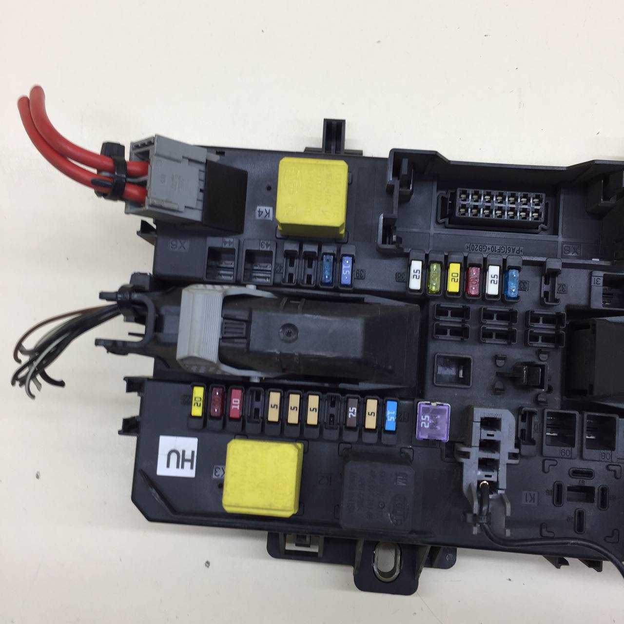 Блок предохранителей Opel Zafira (B) 2005-2012