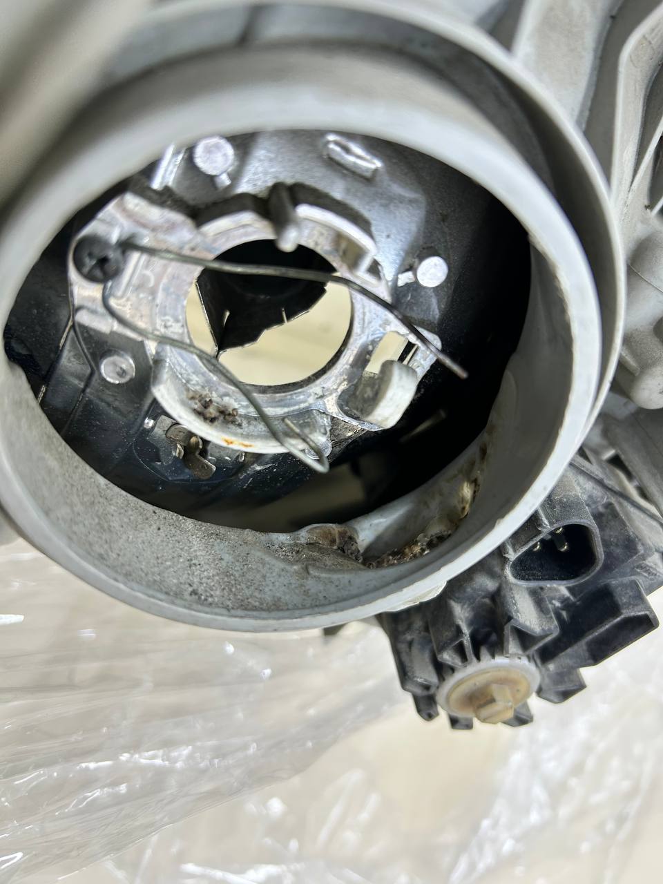 Фара левая Toyota Corolla E120 2001-2007