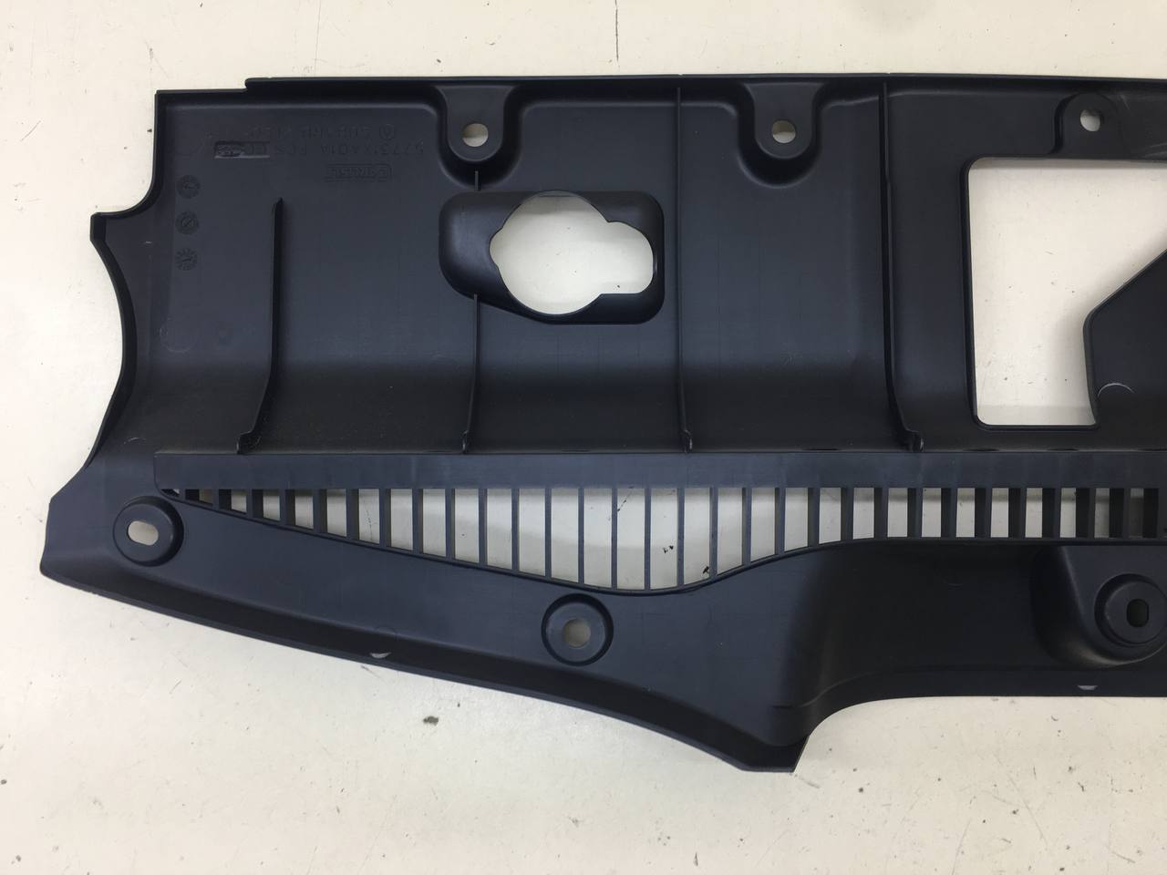 Кожух замка капота Subaru B9 Tribeca (WX/W10) 2004-2008