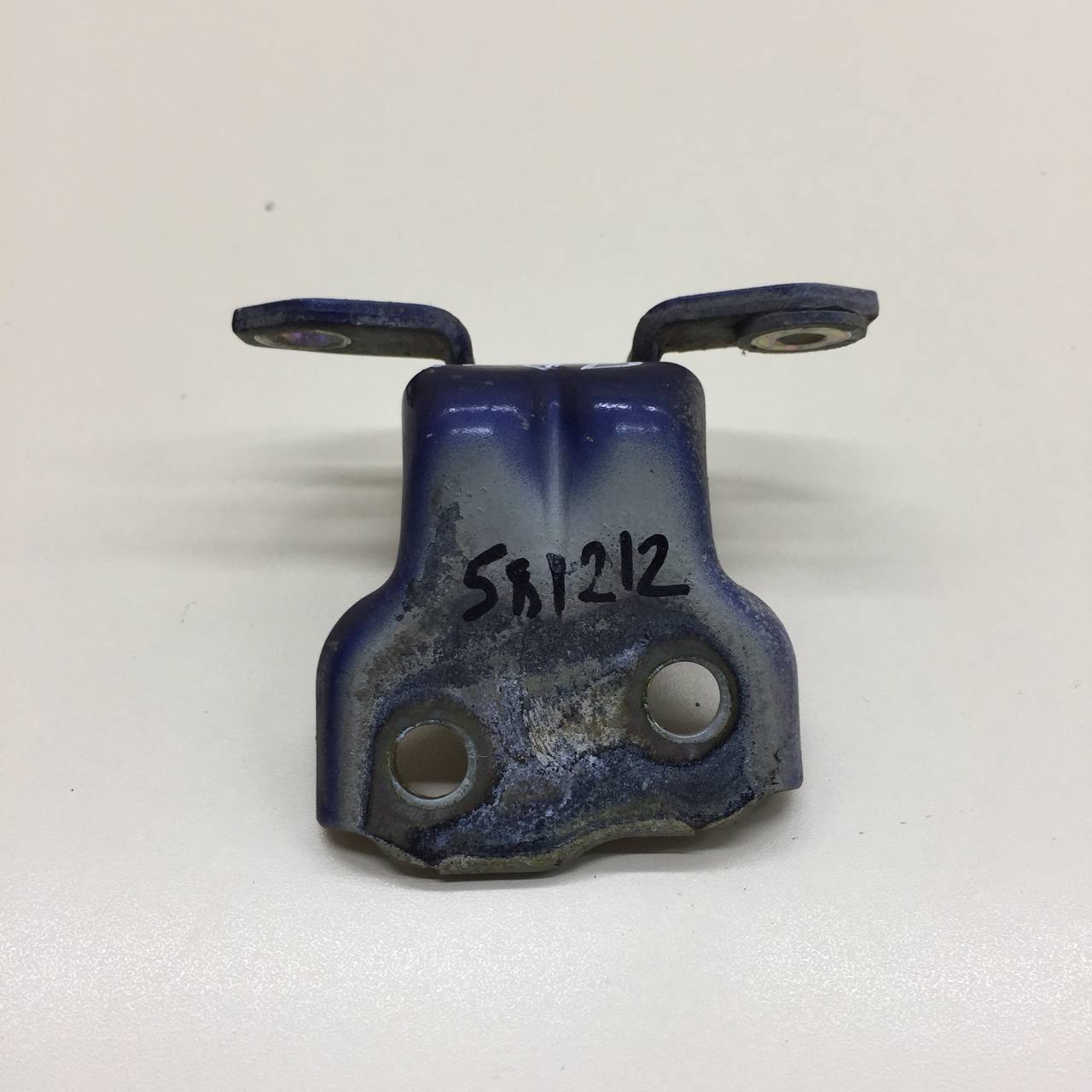 Петля двери передней правой нижняя Suzuki Liana 2001-2007