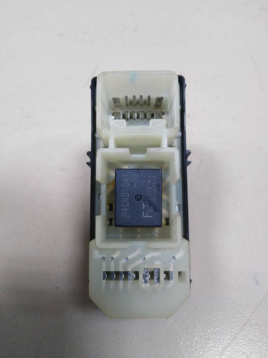 Кнопка стеклоподъемника Toyota Ist (XP60) 2001-2007
