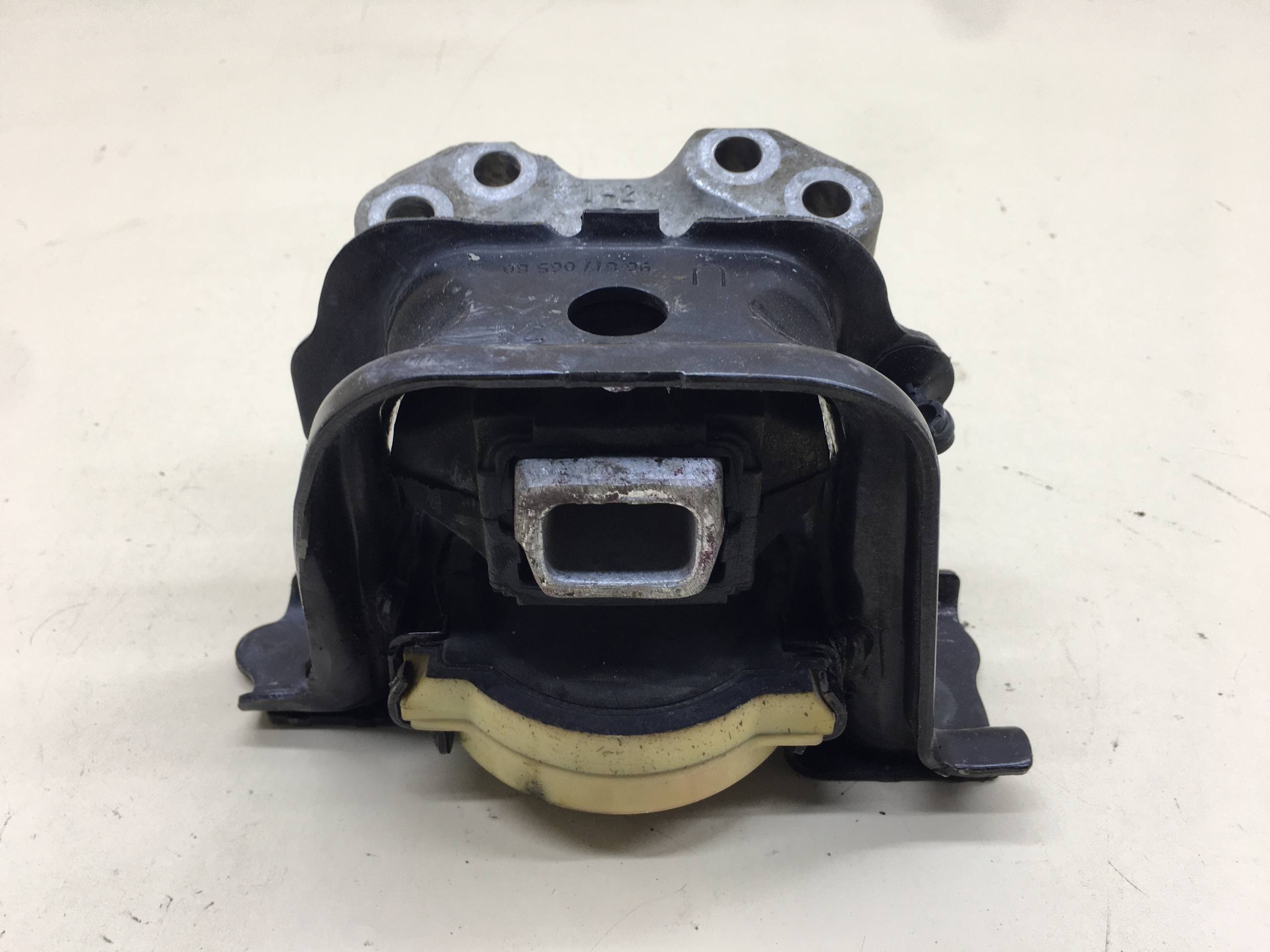 Опора двигателя правая Peugeot 208 2012>