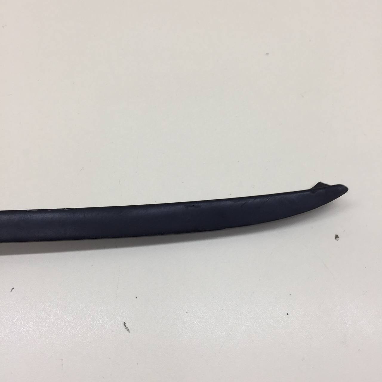 Молдинг лобового стекла Volkswagen Passat B7 2011-2015