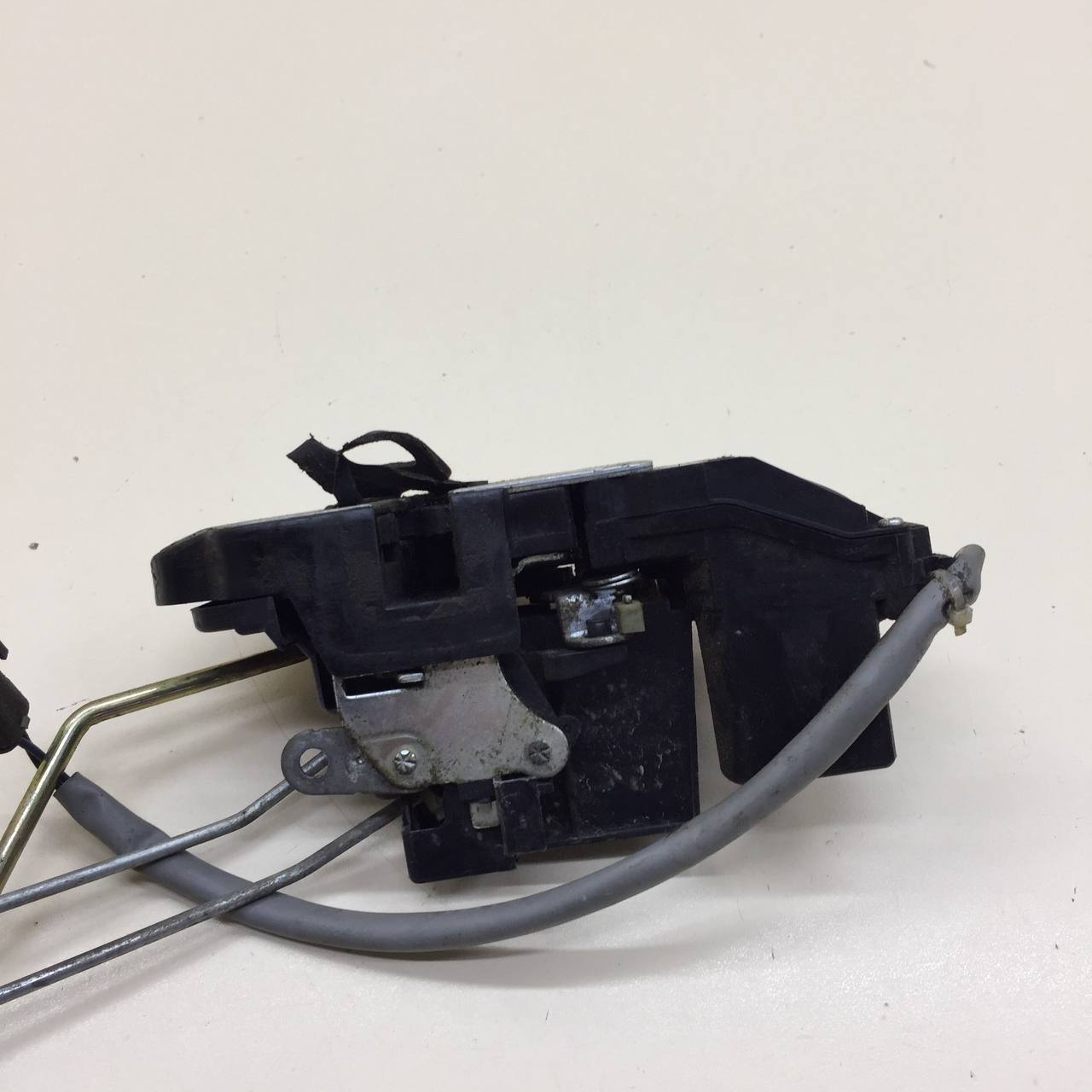 Замок двери передней правой Kia Spectra (SD) 2004-2011