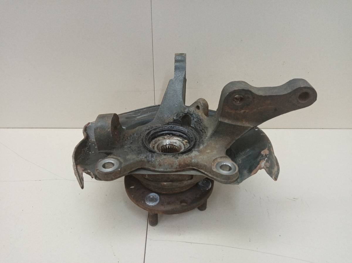 Кулак поворотный передний левый Mitsubishi Colt (CA0) 1992-1996