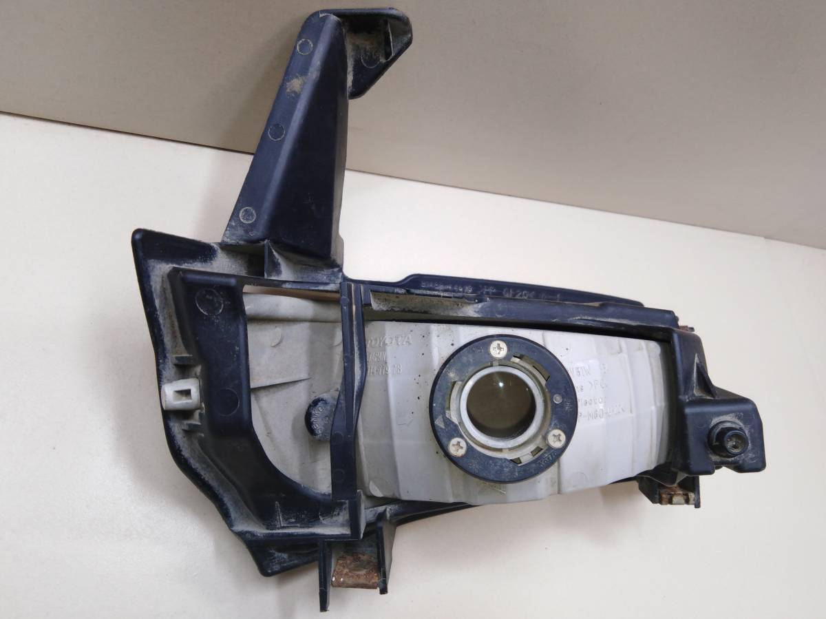 Фара противотуманная левая Toyota Estima (R30, R40) 2000-2005