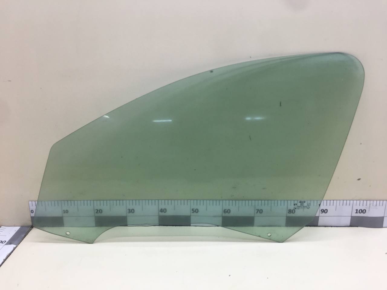 Стекло двери передней левой Peugeot 206 1998-2012