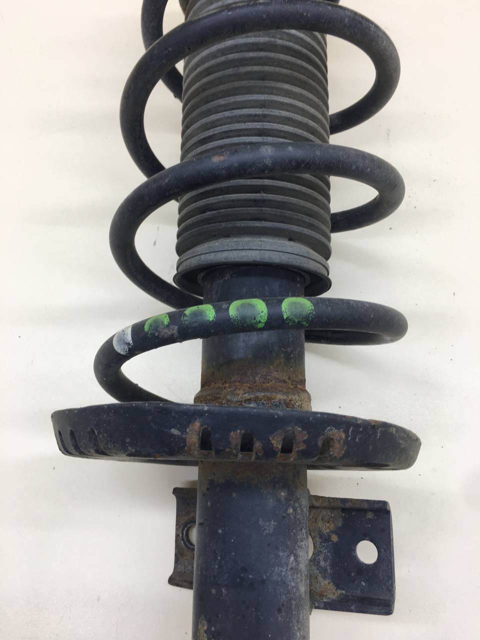 Амортизатор передний Skoda Rapid 2012-2020