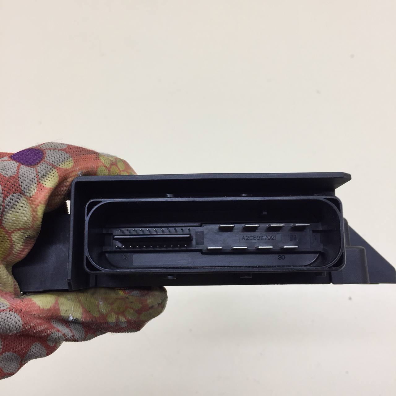 Блок управления парковочным тормозом Volkswagen Passat B7 2011-2015