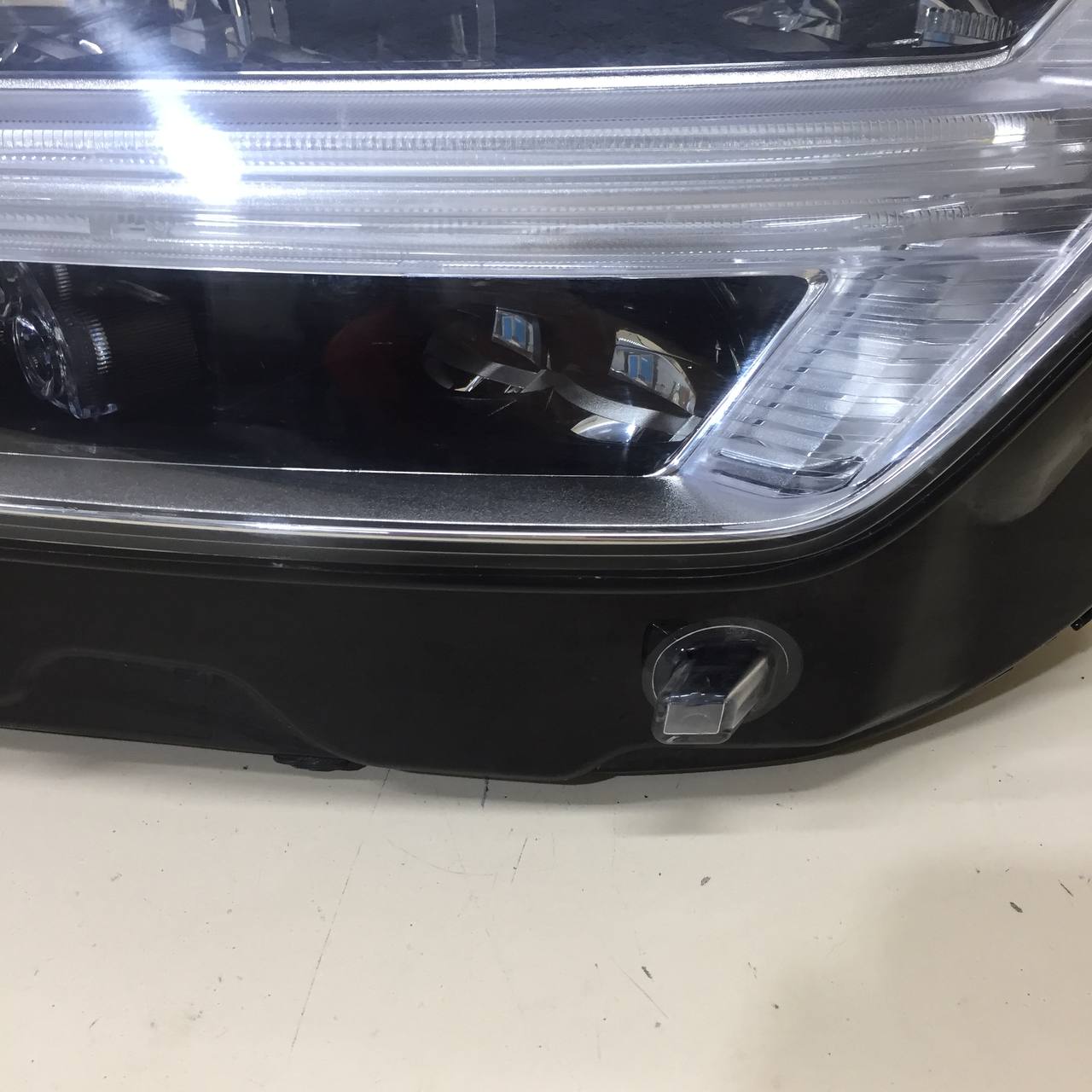 Фара левая Volvo XC90 2015>