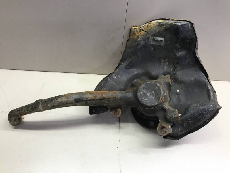 Кулак поворотный передний левый Toyota Crown (S170) 1999-2003