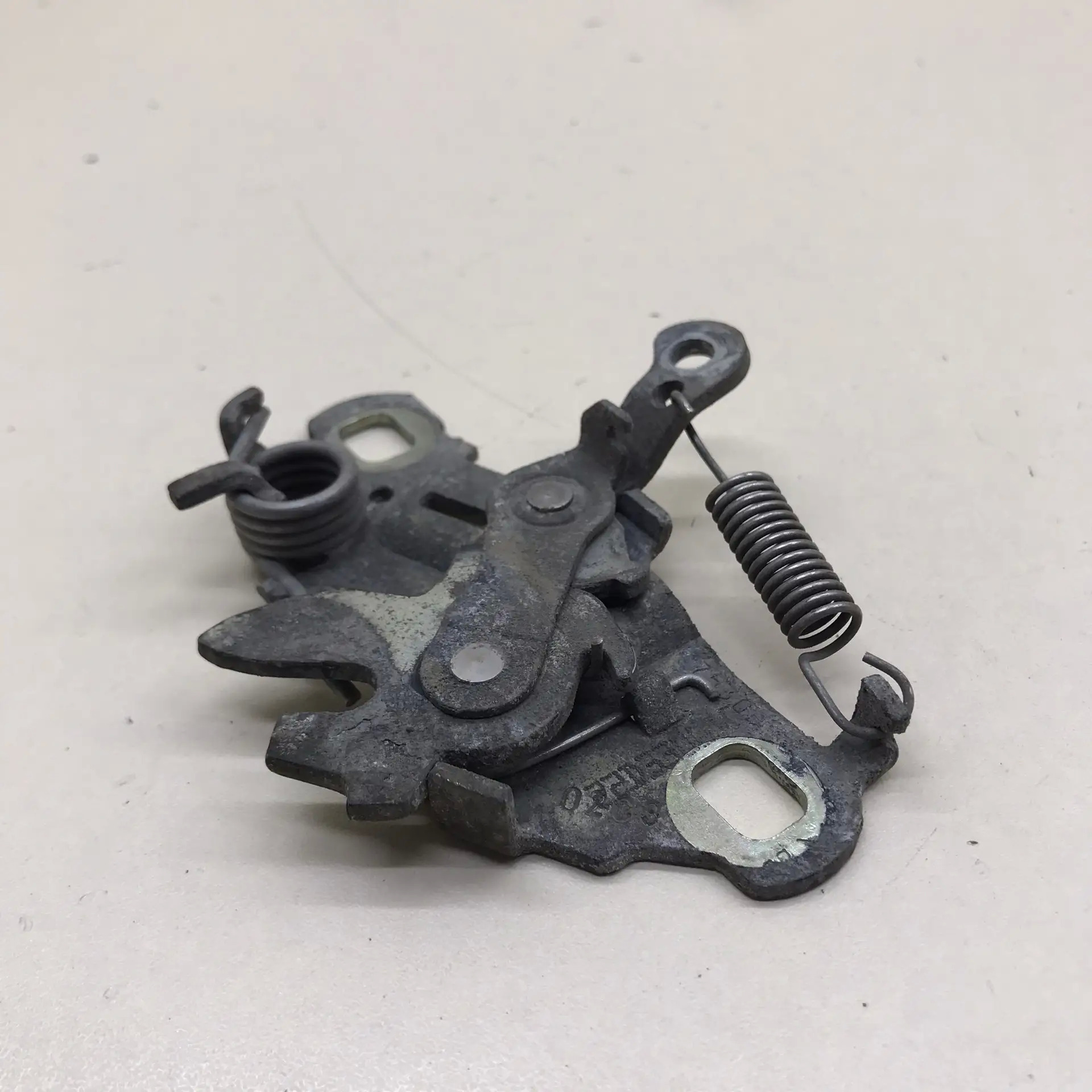 Замок капота Peugeot 208 2012>