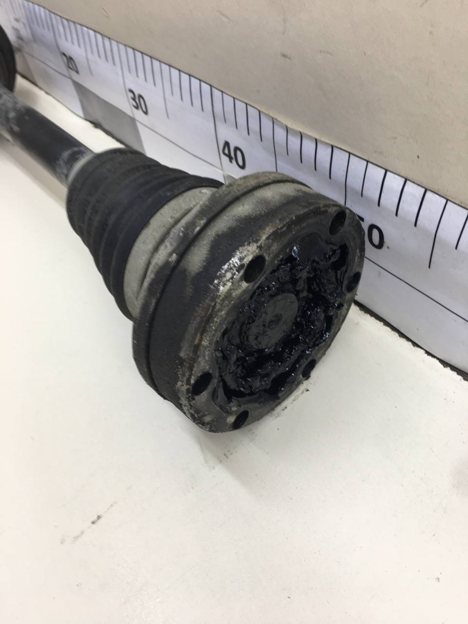 Полуось передняя левая Volkswagen Passat B7 2011-2015