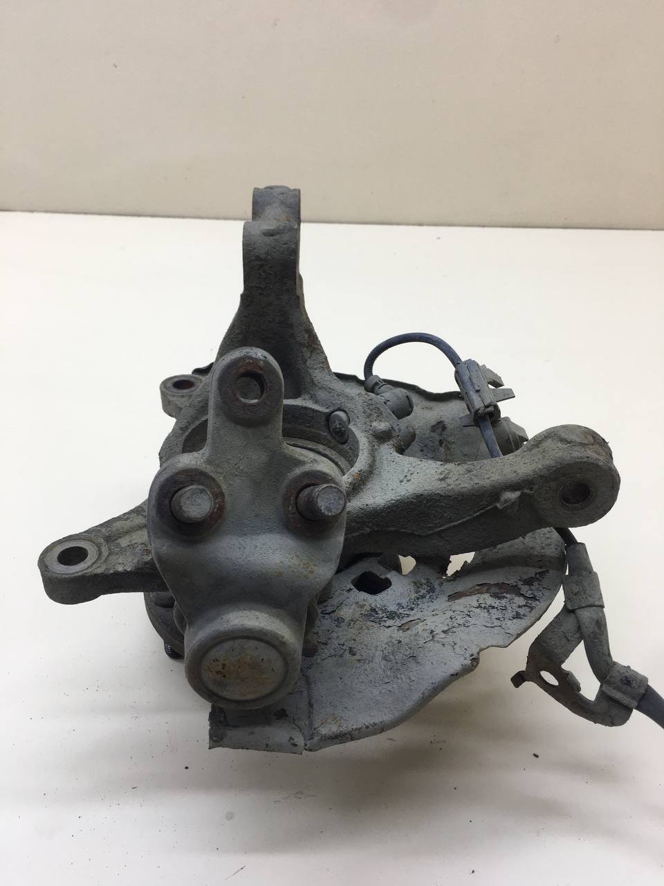 Кулак поворотный передний правый Toyota Camry (XV30) 2001-2006