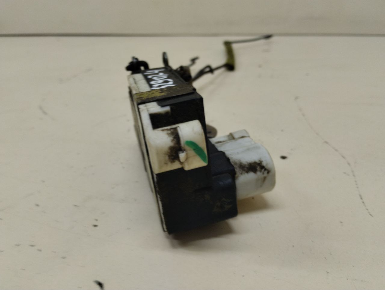 Замок двери передней левой Chevrolet TrailBlazer (GMT360) 2001-2010