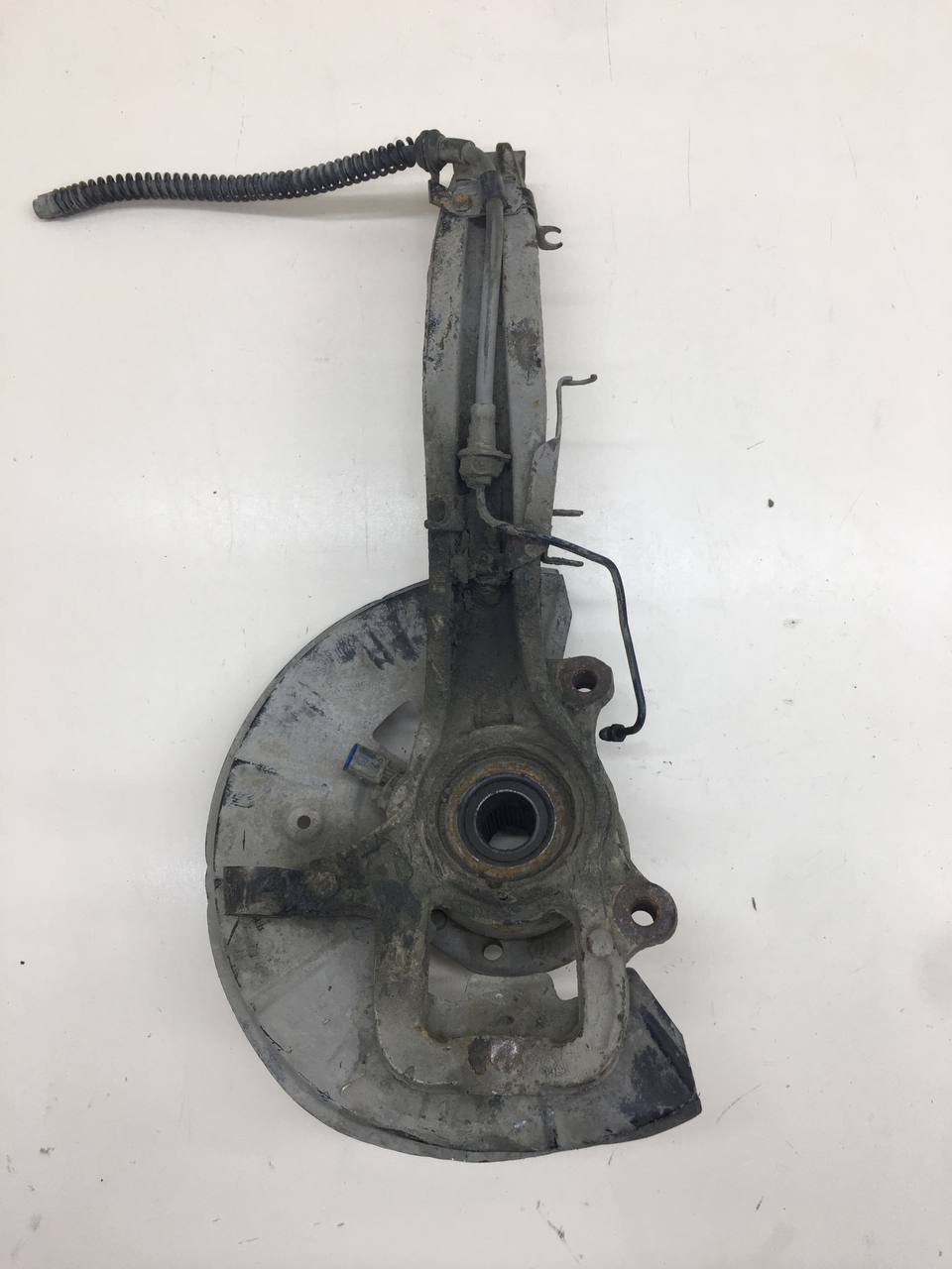 Кулак поворотный передний левый Volkswagen Touareg (7L) 2002-2010