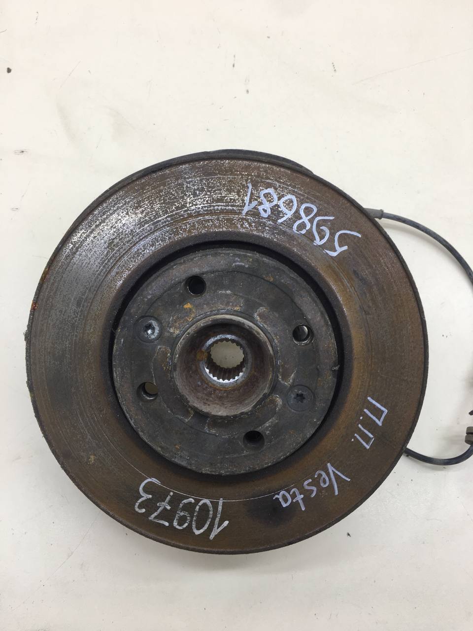 Кулак поворотный передний правый Lada Vesta 2015>