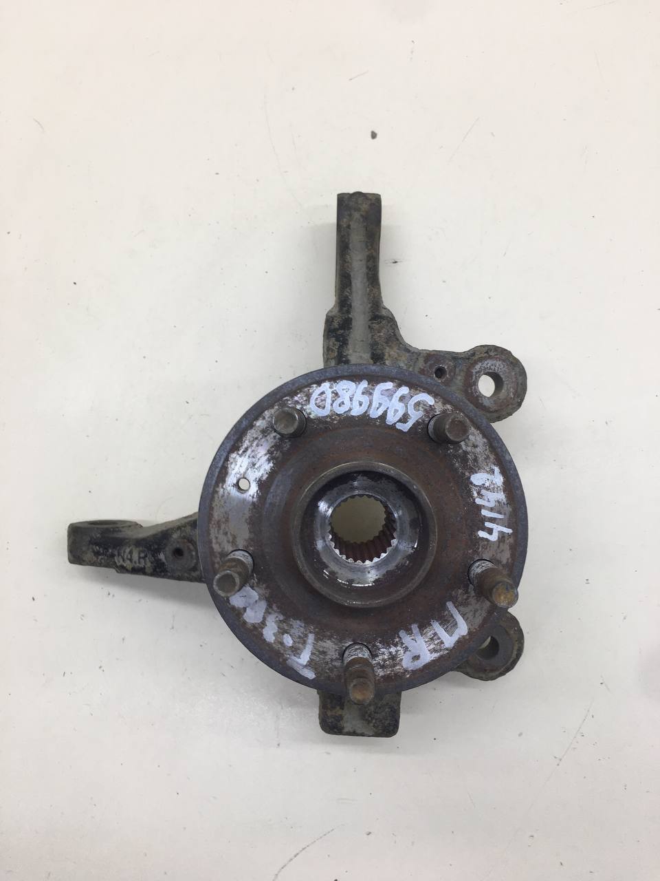 Кулак поворотный передний правый Chevrolet Aveo T300 2011>