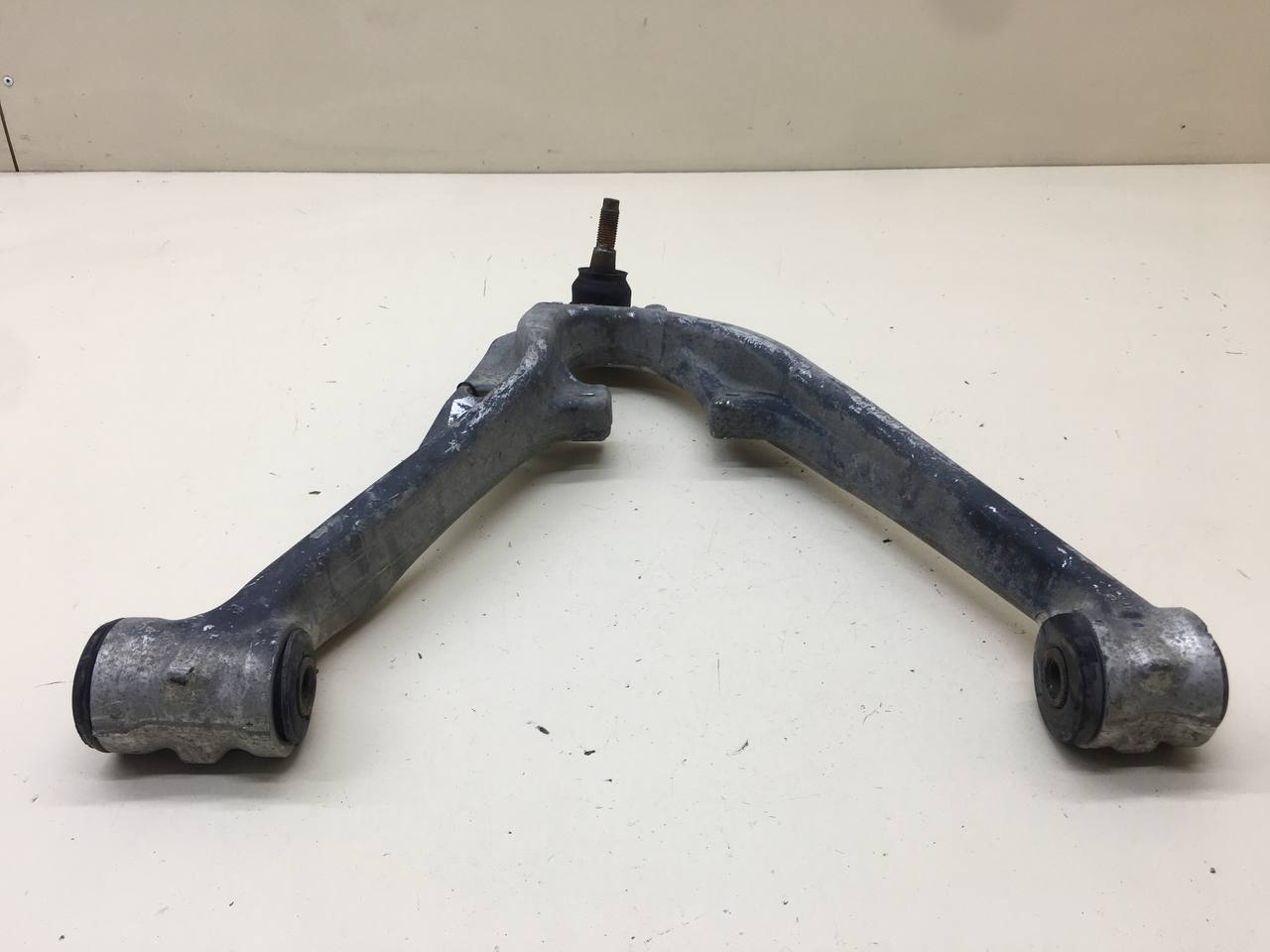 Рычаг передний нижний правый Cadillac Escalade 3 2006-2014