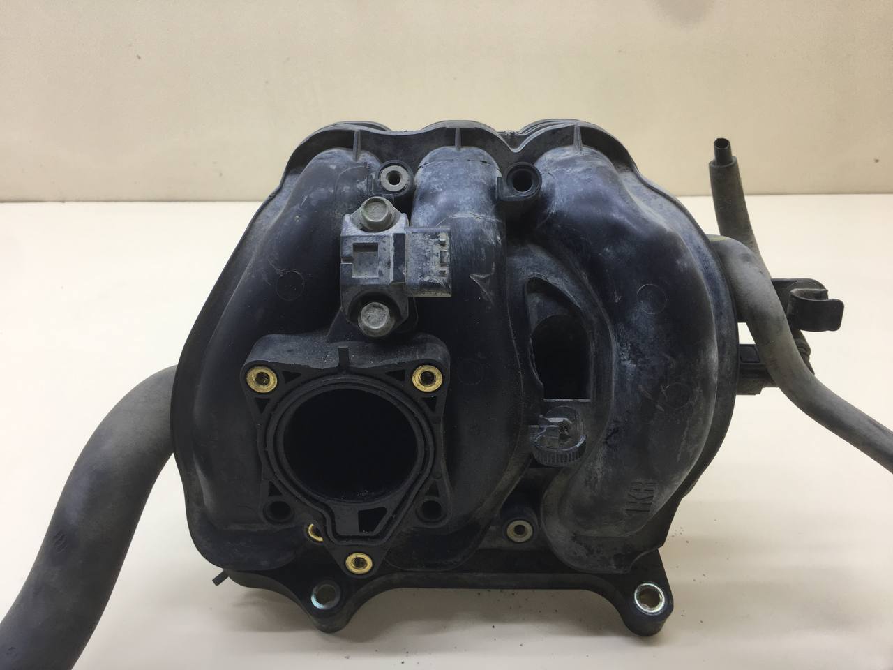 Коллектор впускной Peugeot 107 2006-2014