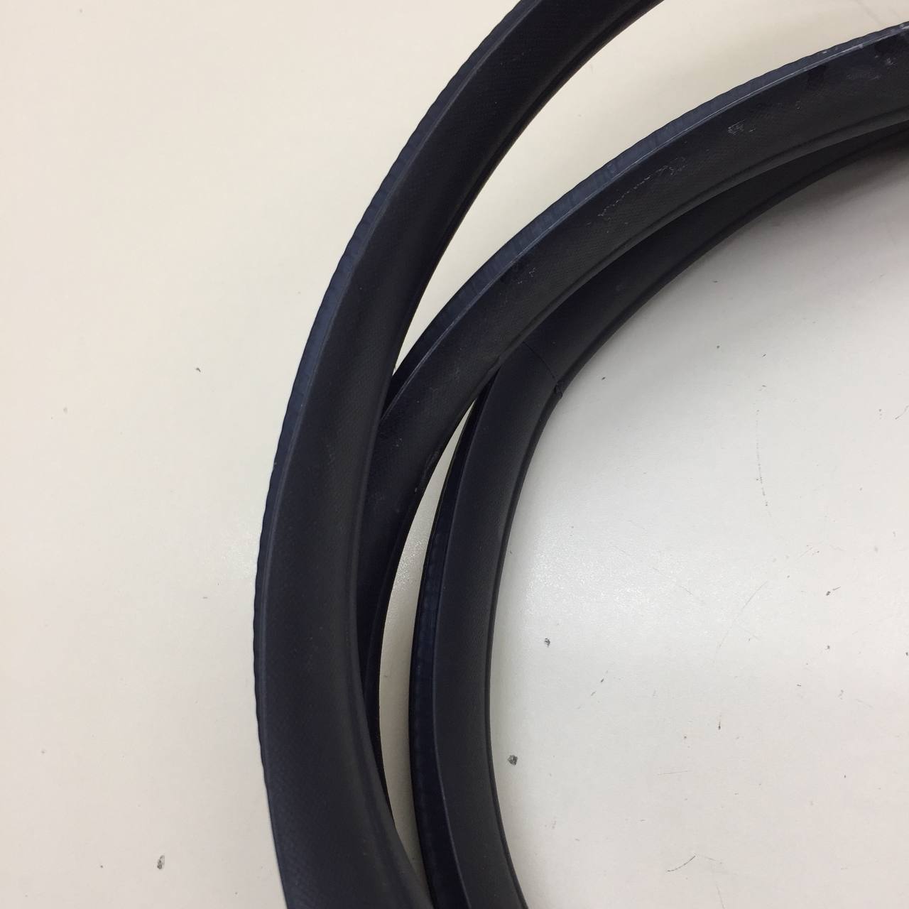 Уплотнитель проема двери передней левой Lada Vesta 2015>