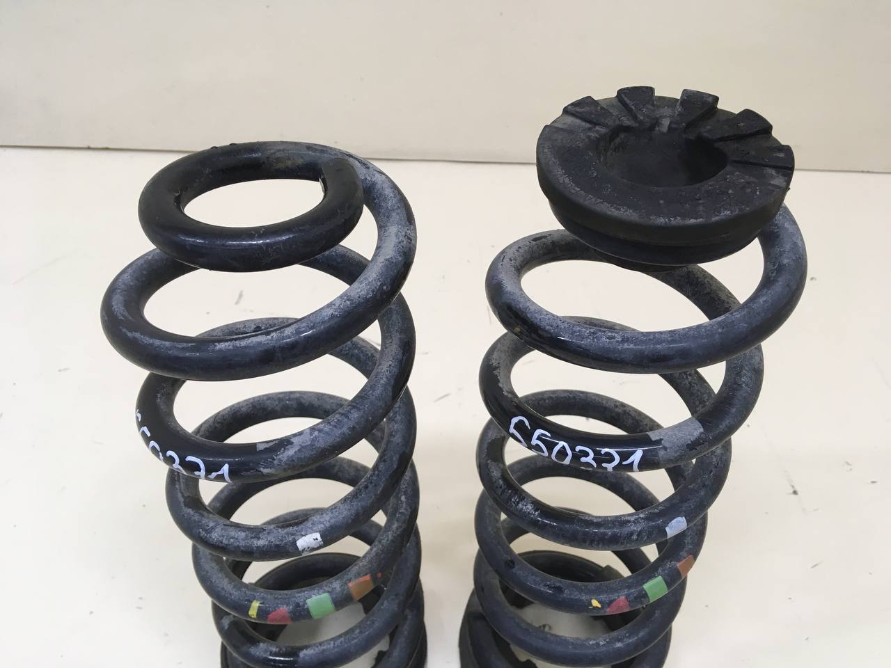 Пружина задняя Jaguar XE (760) 2014-2021