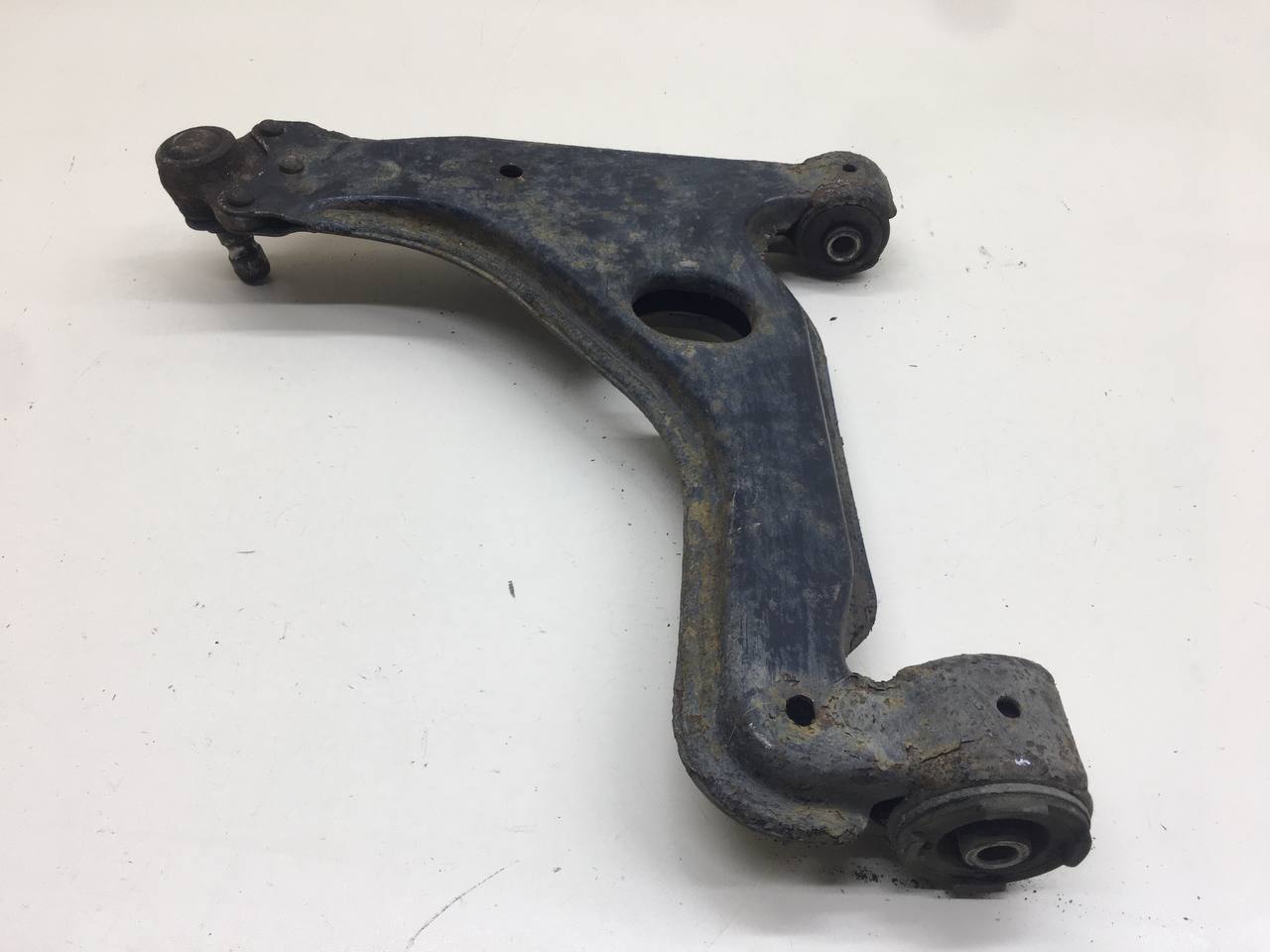 Рычаг передний правый Opel Astra H / Family 2004-2015