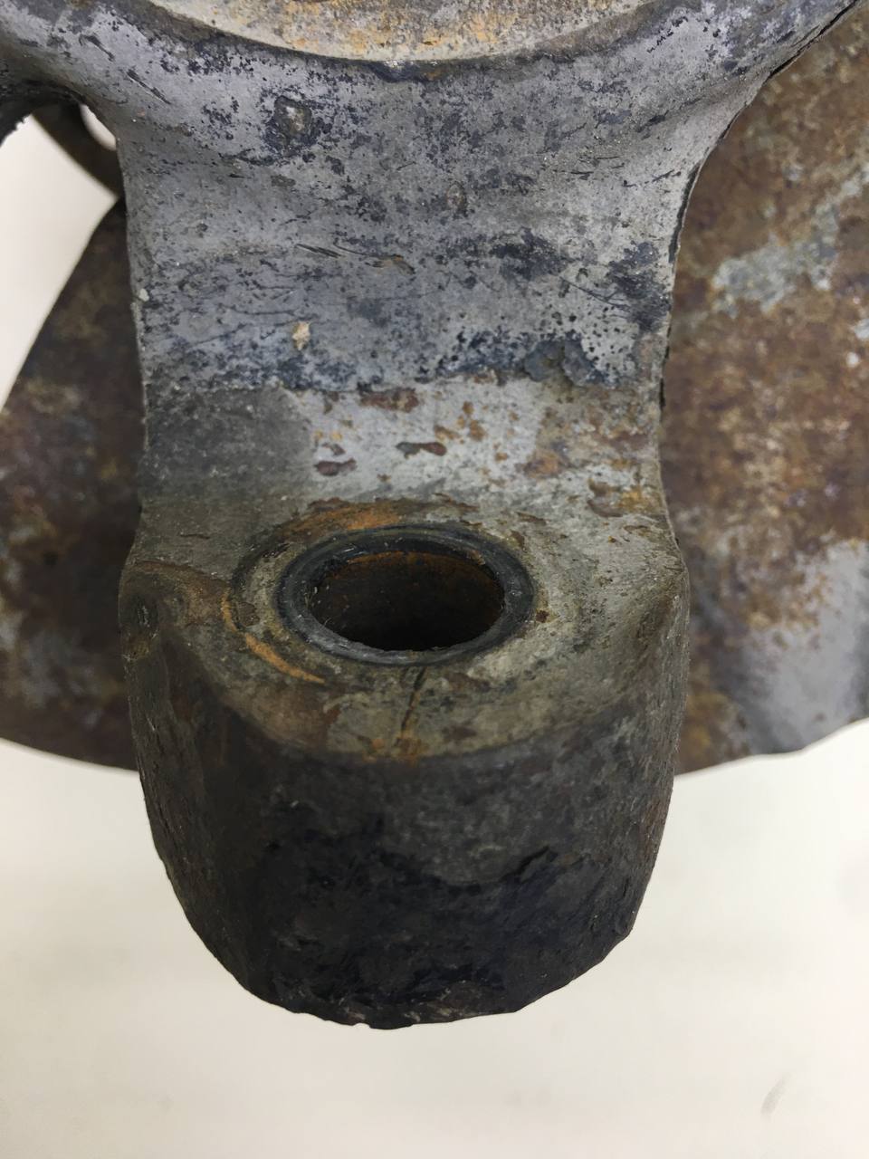 Кулак поворотный передний правый Chevrolet Aveo T250 2005-2011