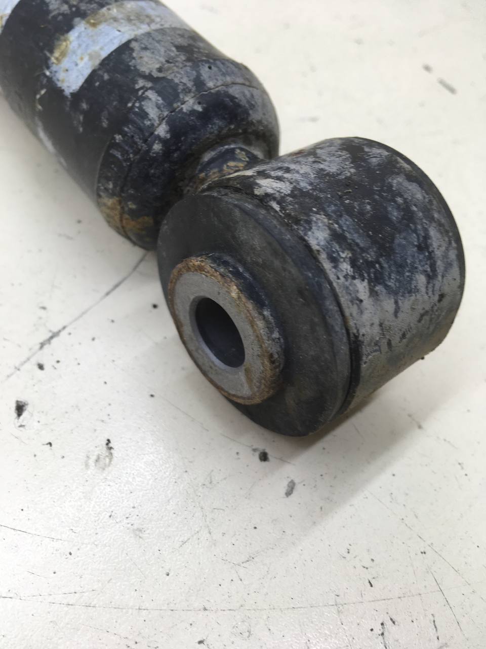 Амортизатор задний Nissan Tiida (C11) 2007-2014