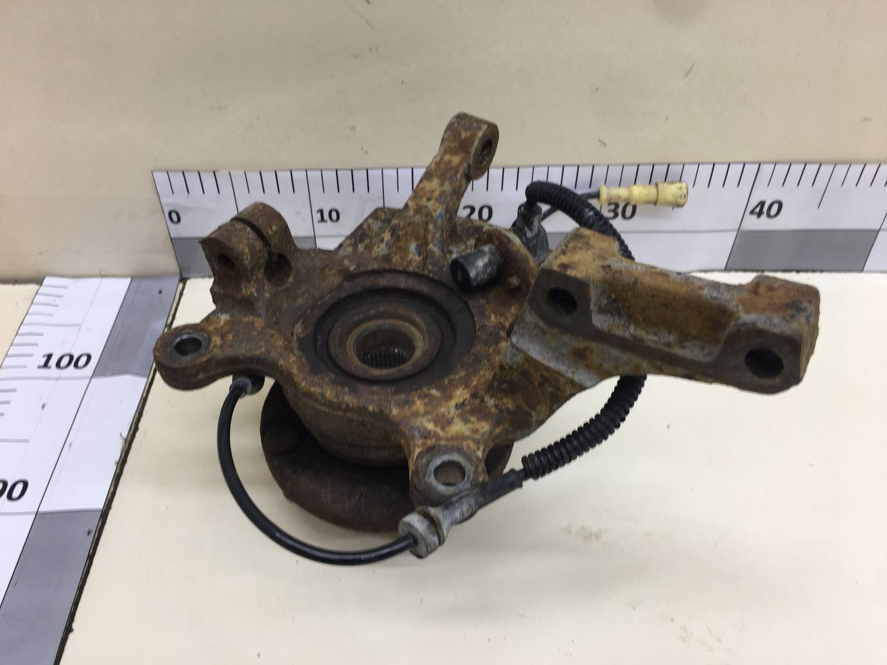 Кулак поворотный передний левый Chevrolet Lacetti (J200) 2003-2013