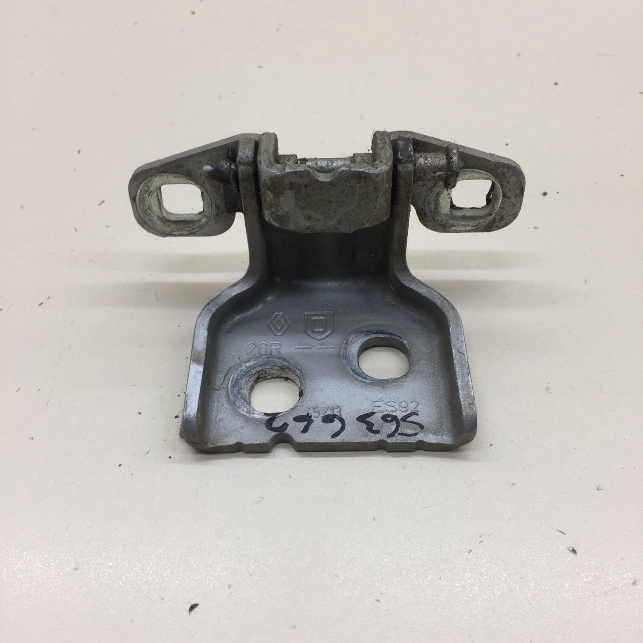 Петля двери задней правой нижняя Renault Duster (HSA, HSM) 2012>