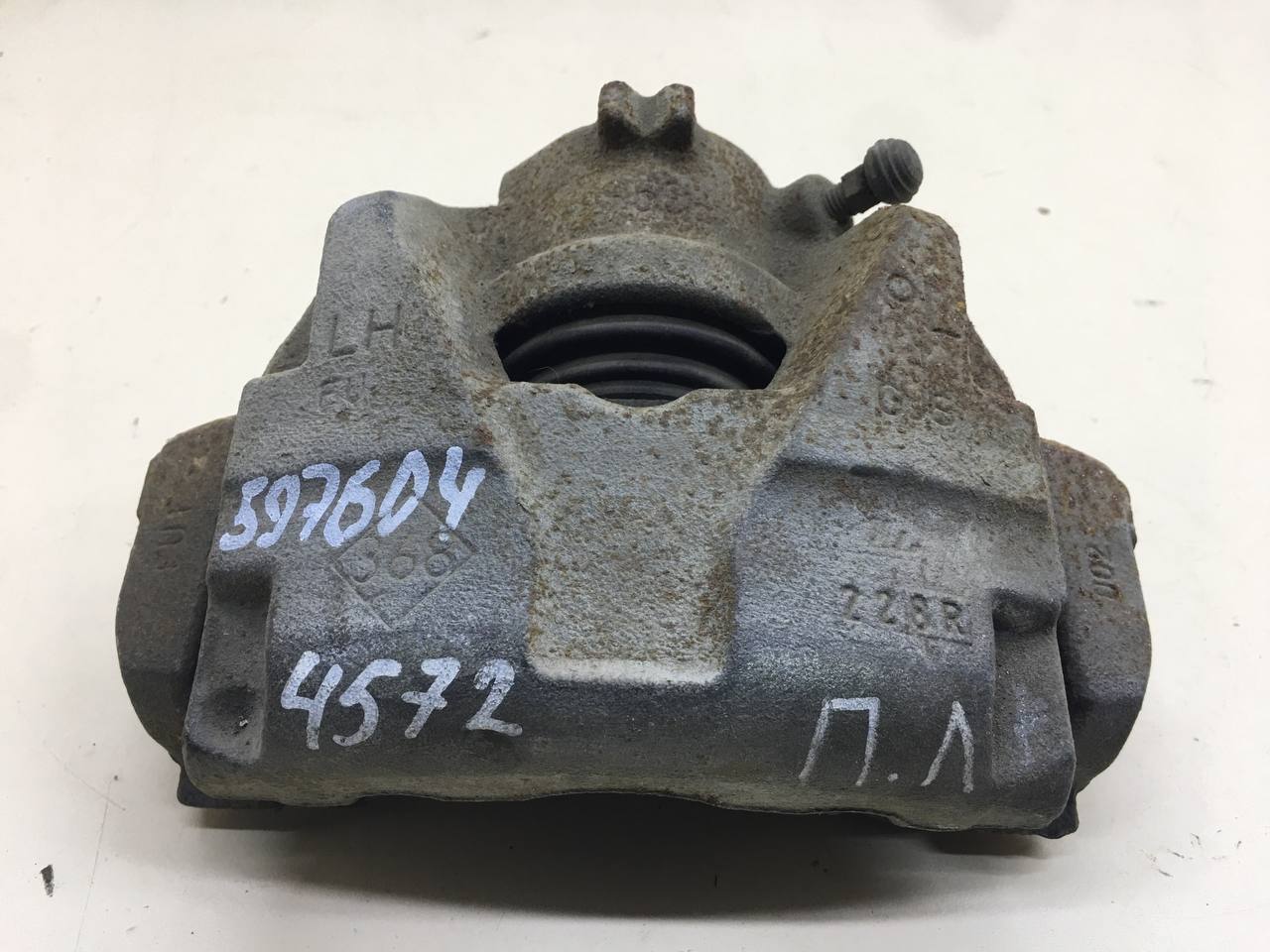 Суппорт передний левый Renault Megane (3) 2009-2016