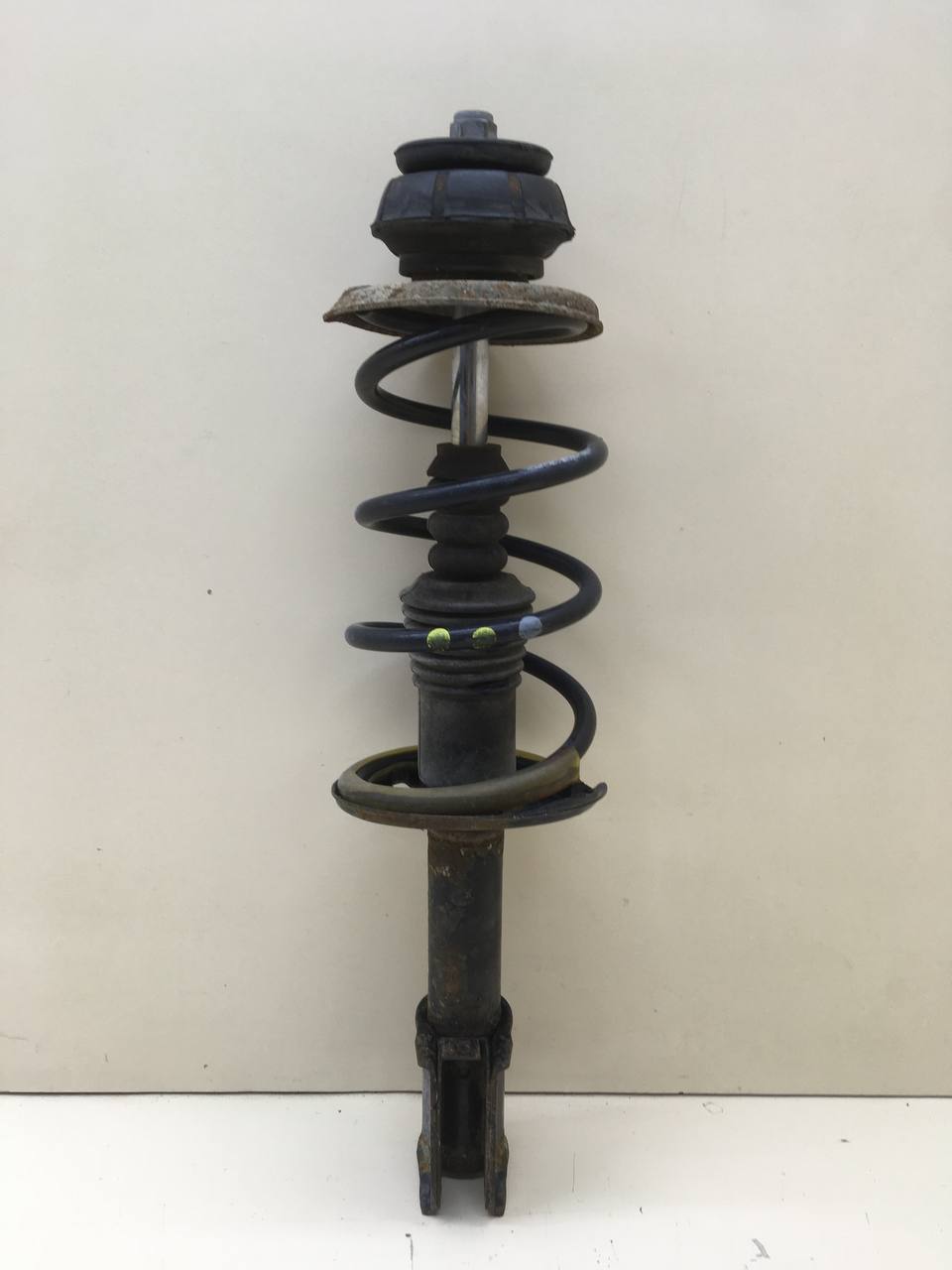 Амортизатор передний Nissan Almera 3 (G11, G15) 2012>