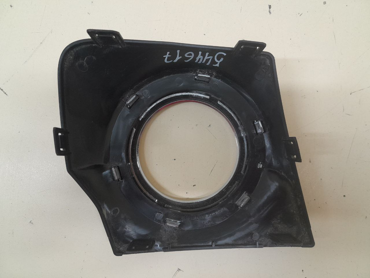 Рамка противотуманной фары левой Mitsubishi L200 5 (KK/KL) 2015>