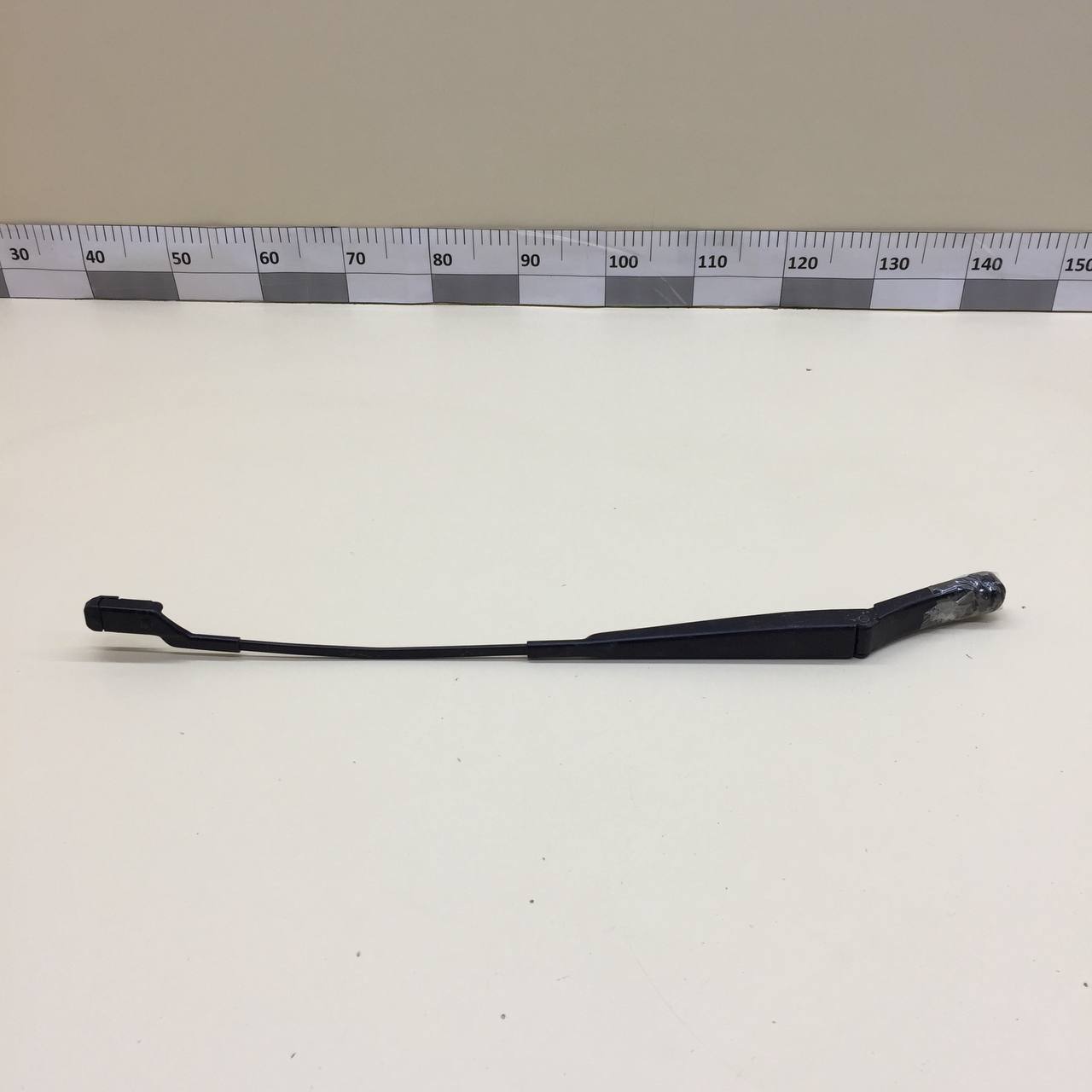 Поводок стеклоочистителя передний правый Volkswagen Passat B7 2011-2015