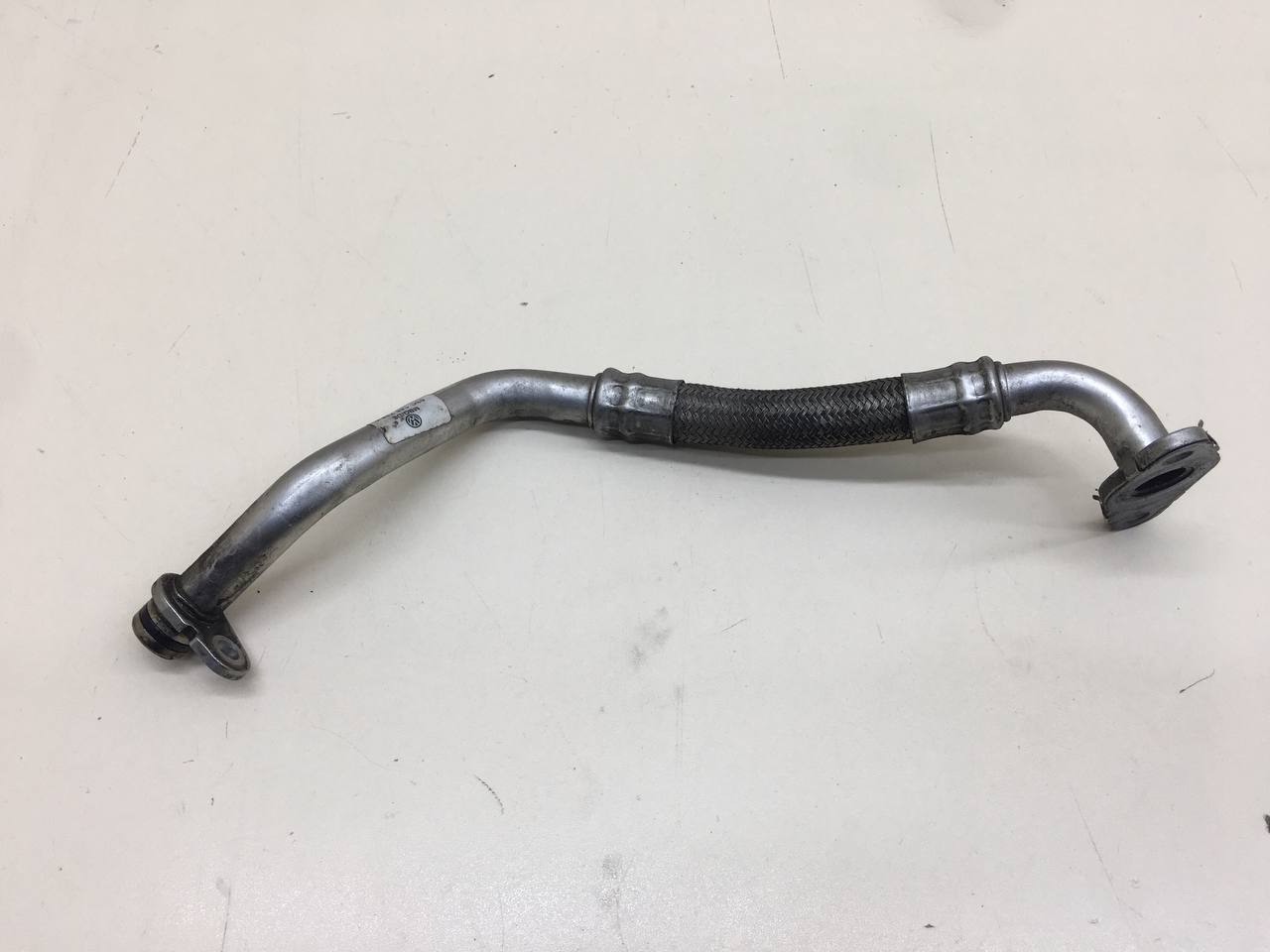 Трубка турбокомпрессора (турбины) Volkswagen Tiguan (5N2) 2011-2016