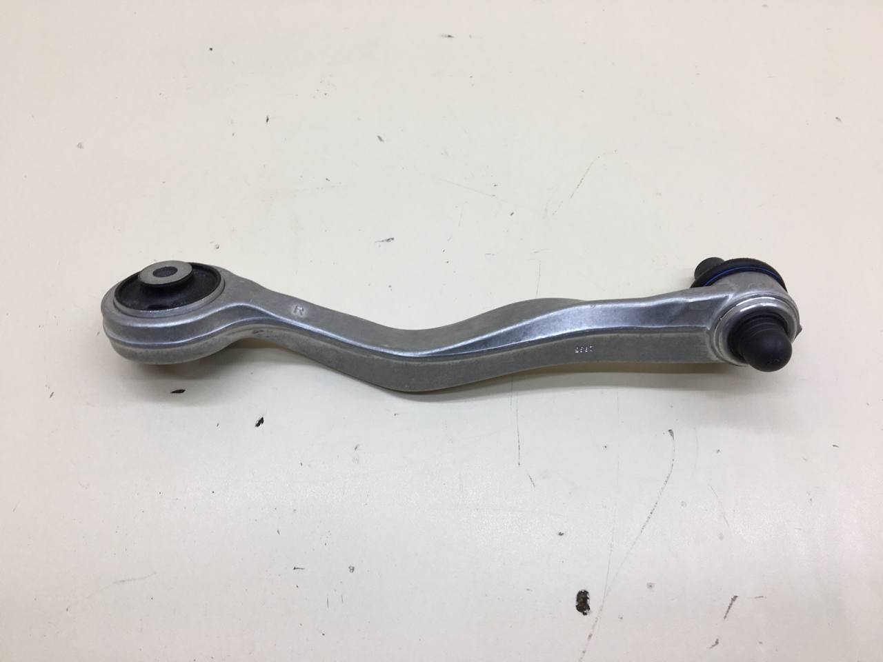 Рычаг передний верхний правый Skoda Superb 2002-2008